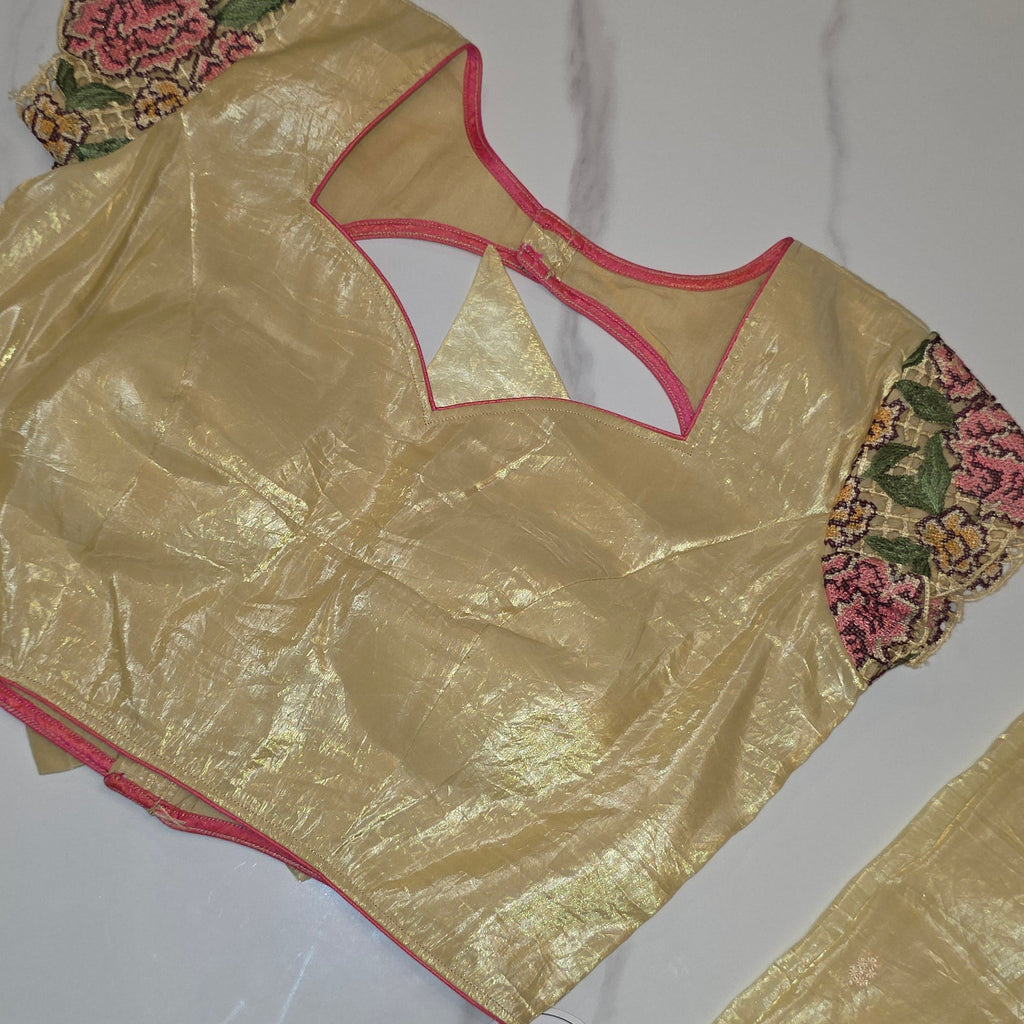 Gelber Crushed-Sari mit Petitepoint-Borte