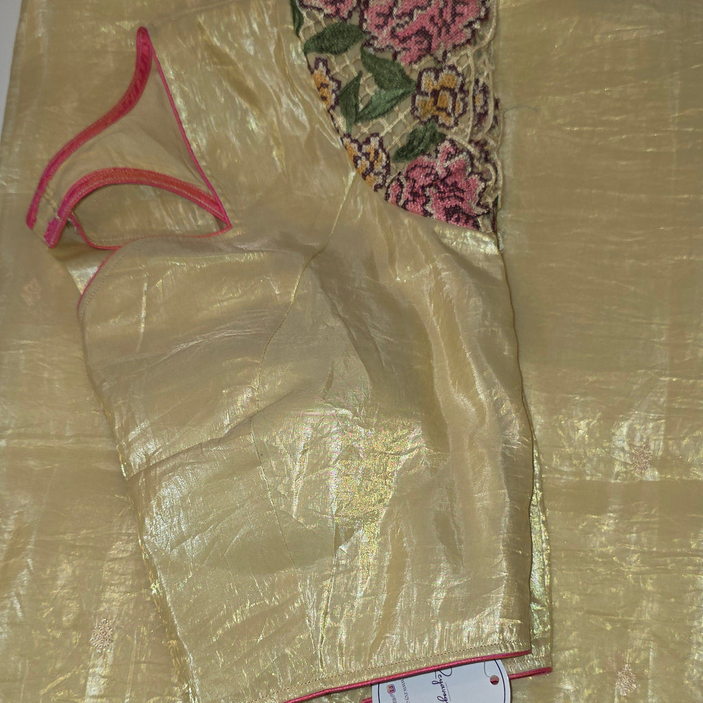 Gelber Crushed-Sari mit Petitepoint-Borte