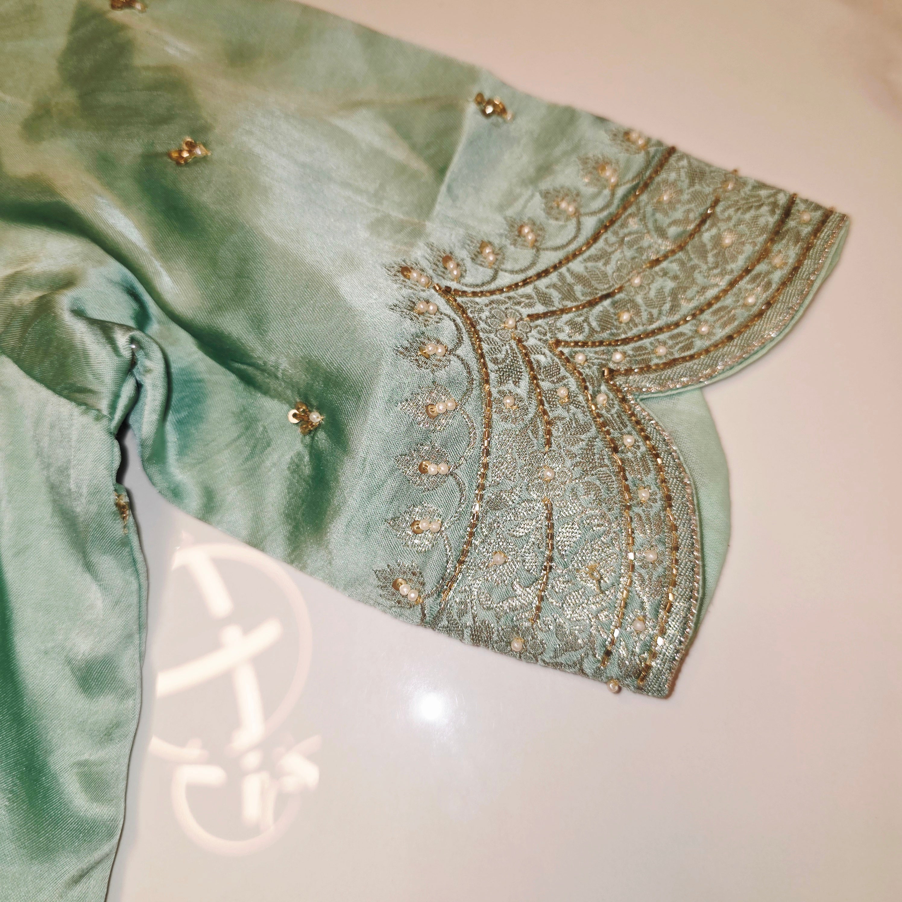 Pistaziengrüne Reine Banaras Mashru Seidensaree