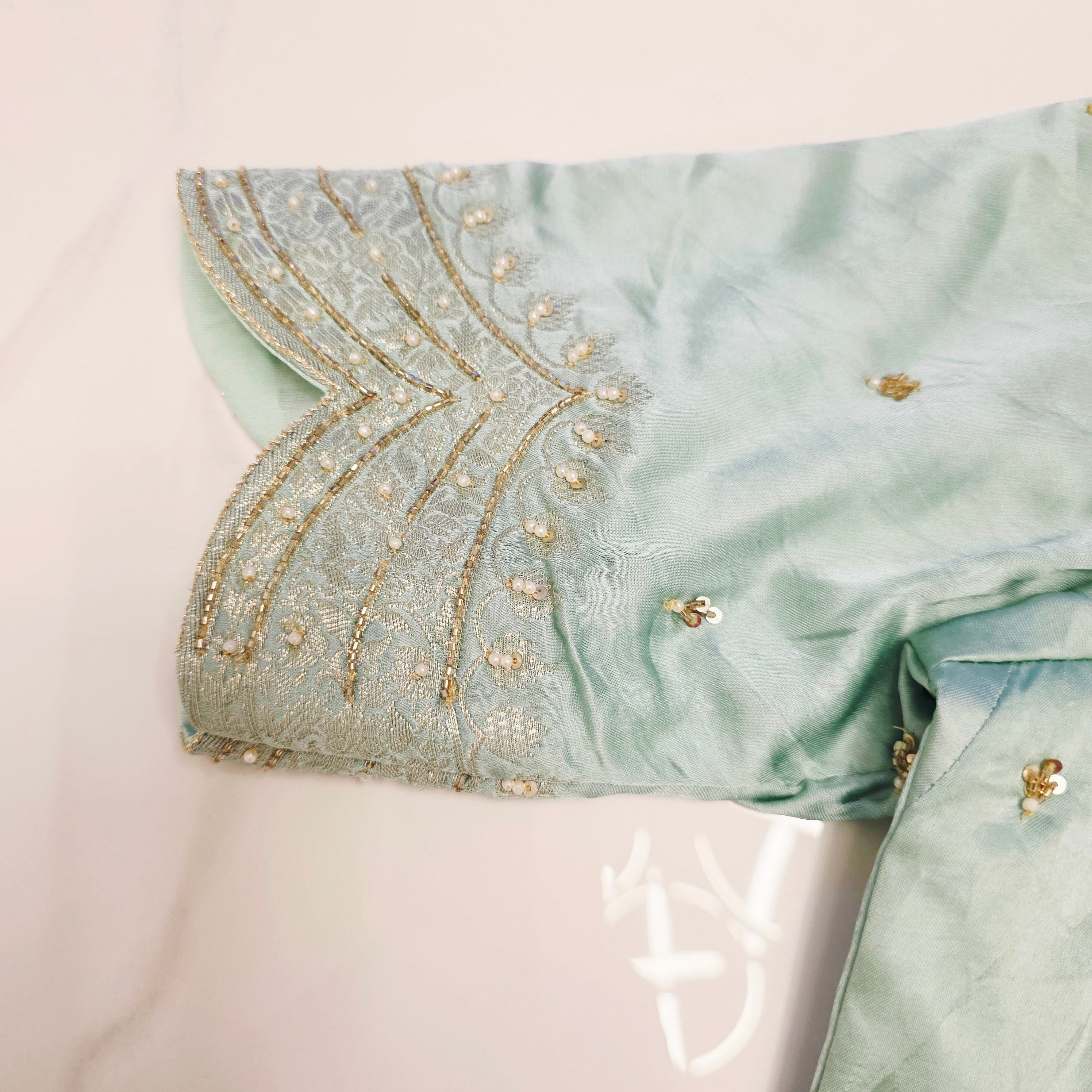 Pistaziengrüne Reine Banaras Mashru Seidensaree