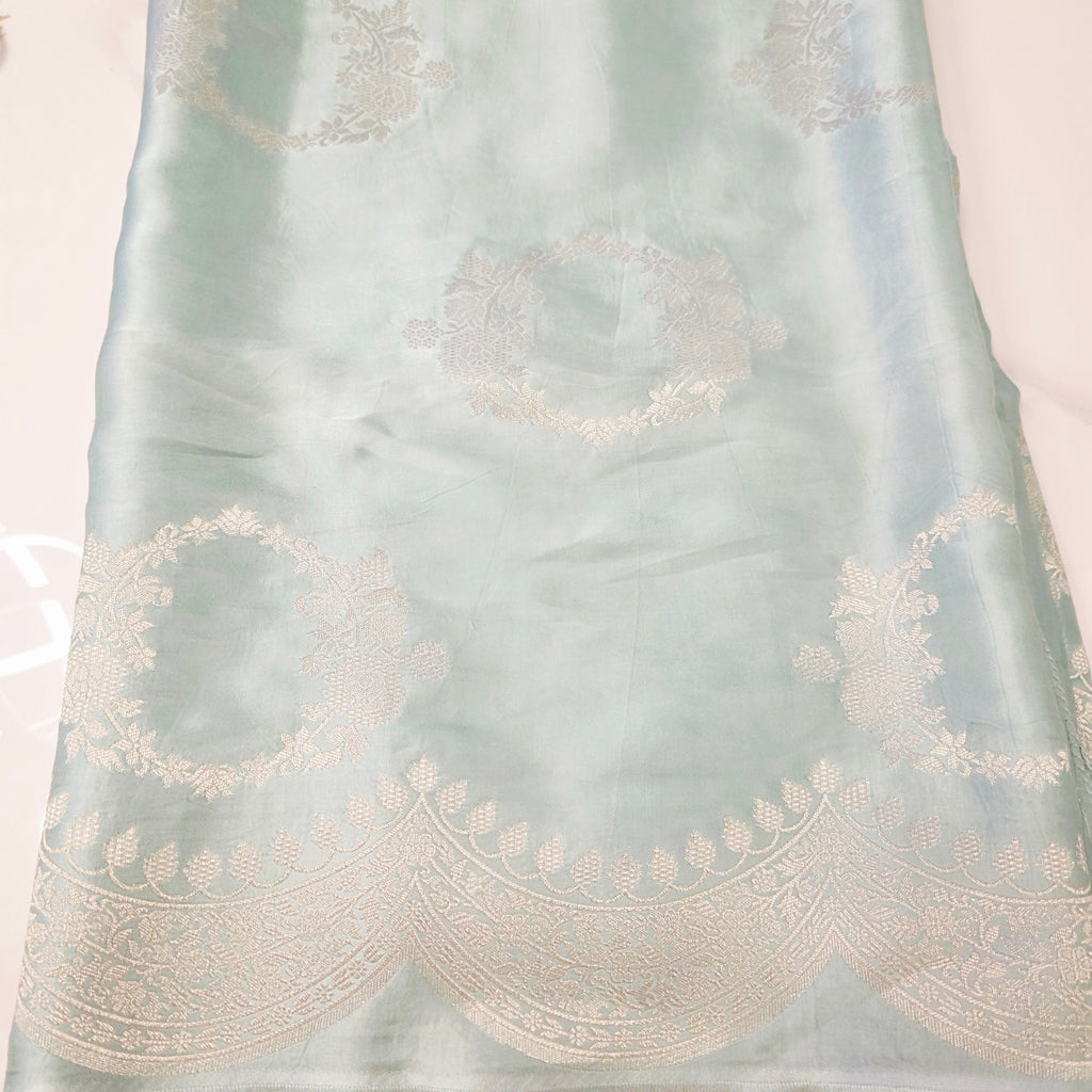 Pistaziengrüne Reine Banaras Mashru Seidensaree