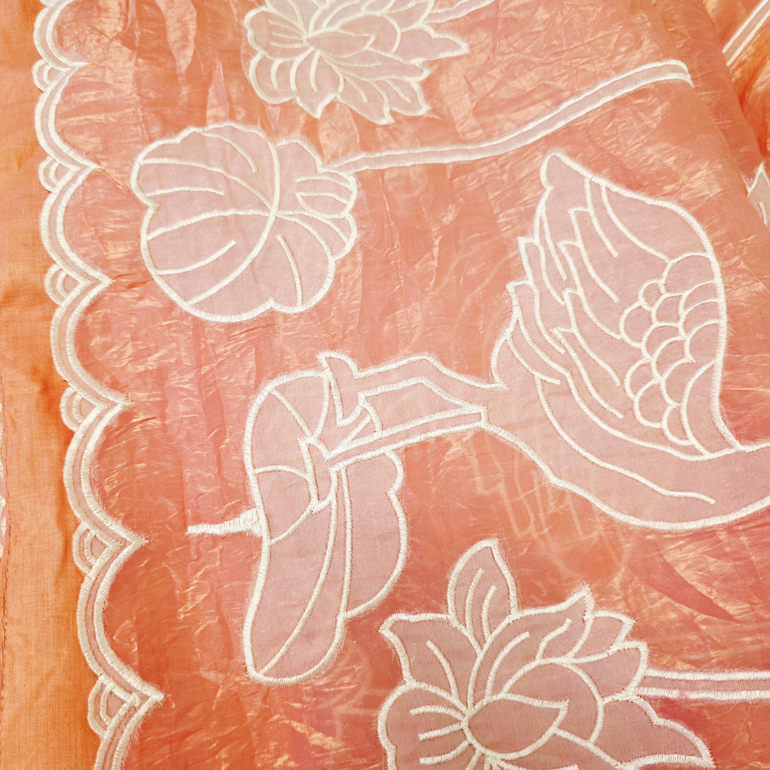 Pfirsichrosé Crush-Applikations-Saree