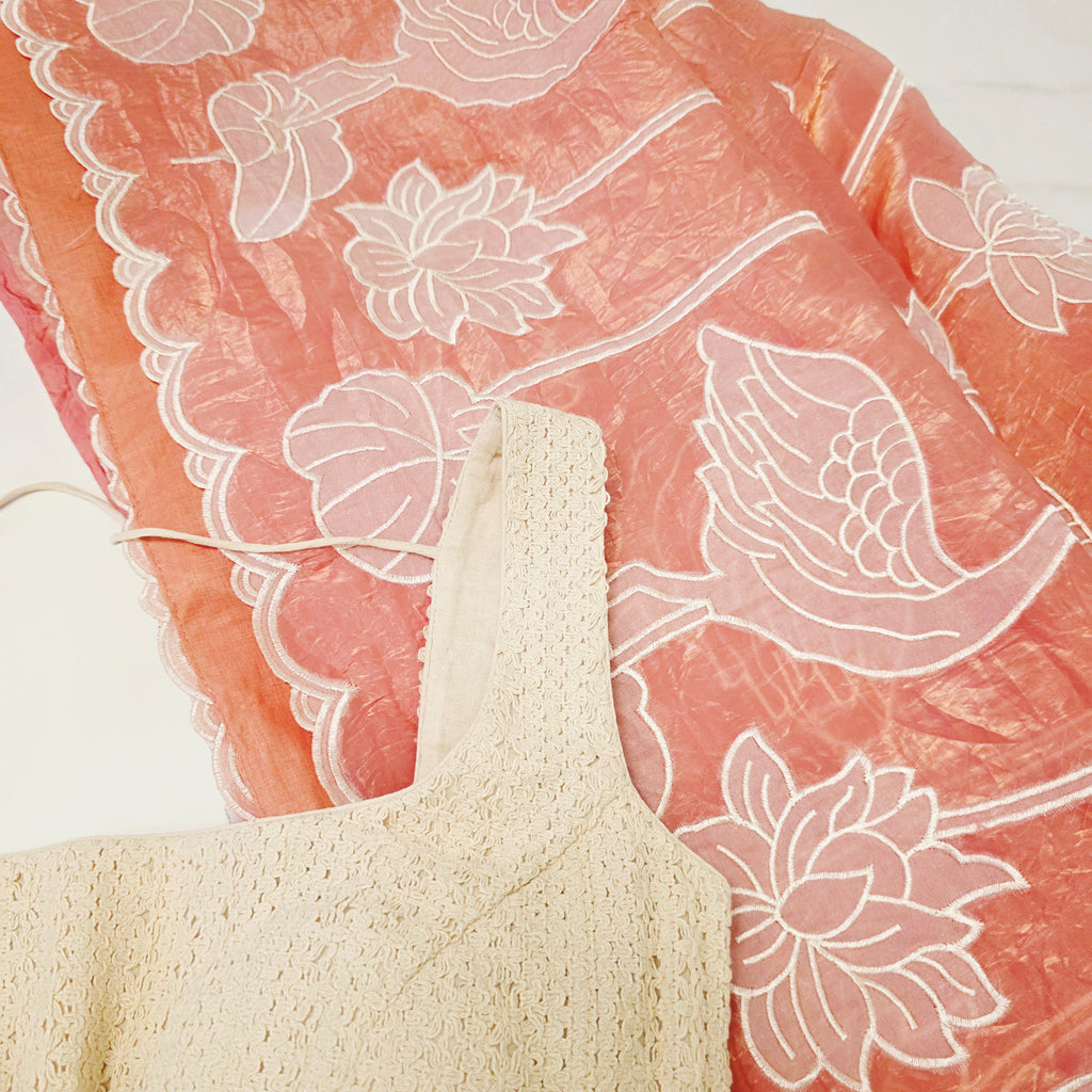 Pfirsichrosé Crush-Applikations-Saree