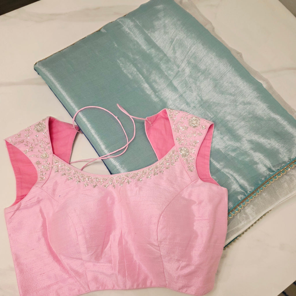 Dreifarbiger Tissue-Leinen-Sari (Himmelblau+Dunkelblauer Pallu) mit pinker Maggamwork-Bluse