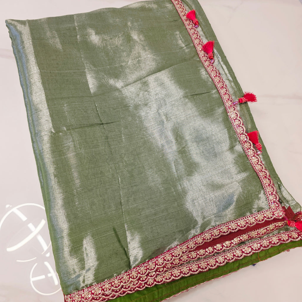 Grünfarbene Leinen-Sari mit Blumenbluse