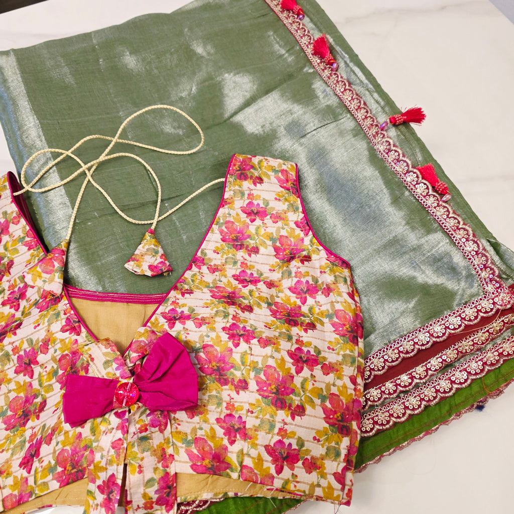 Grünfarbene Leinen-Sari mit Blumenbluse