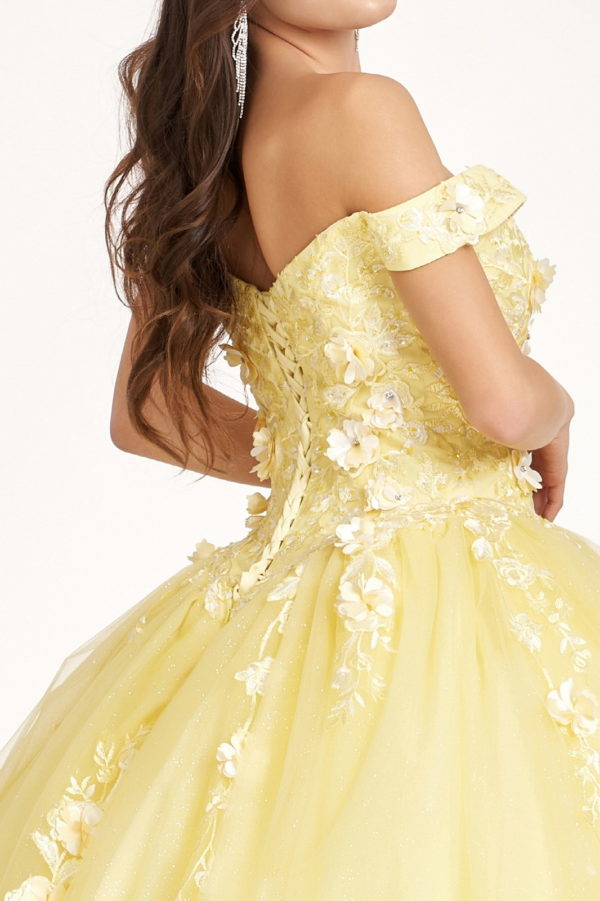 Mit Stickereien verziertes Quinceanera-Kleid aus Glitzer-Mesh mit Cut-Away-Schultern