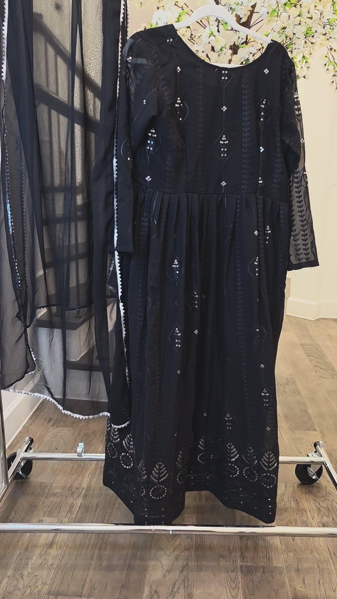 Damen-Kurti aus schwarzem Paillettenstoff für Partys mit Dupatta