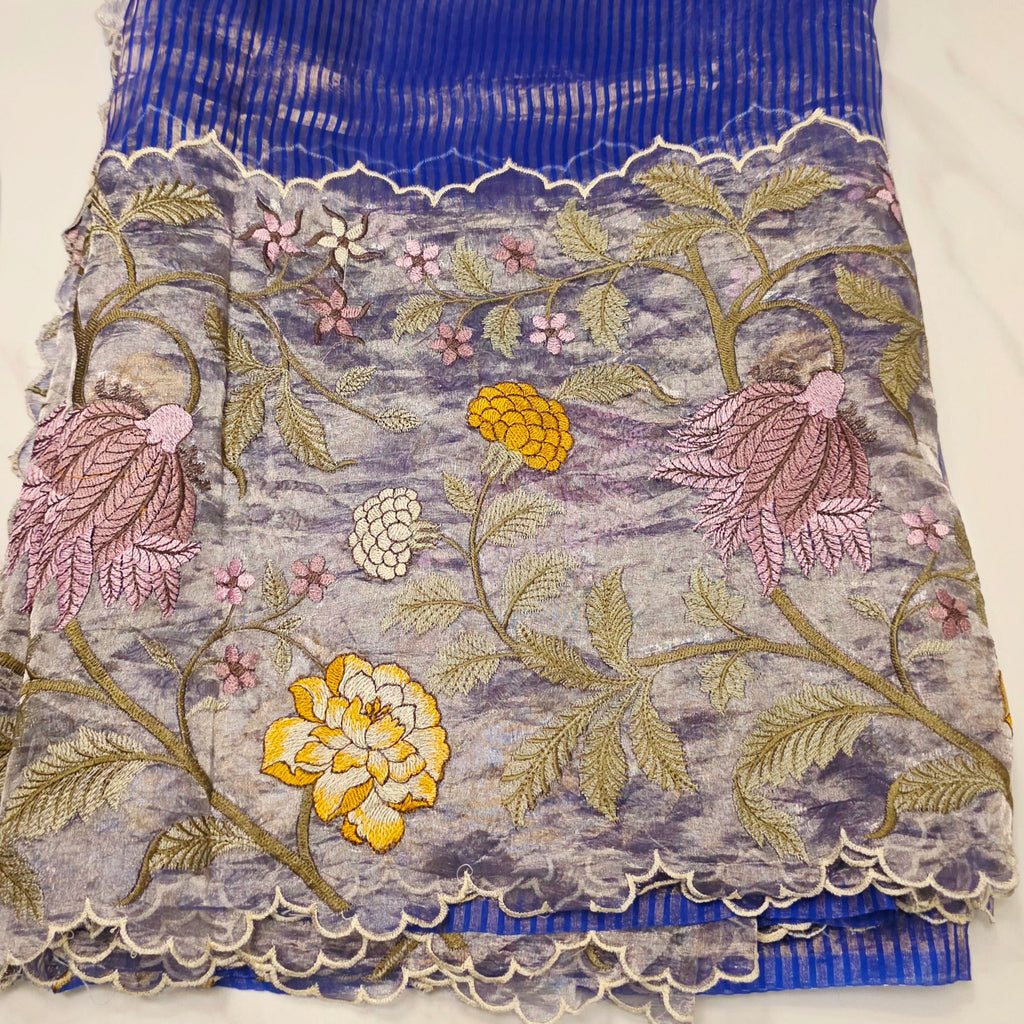 Marineblaue Banaras Tissue-Streifen-Saree mit Applikationsarbeit