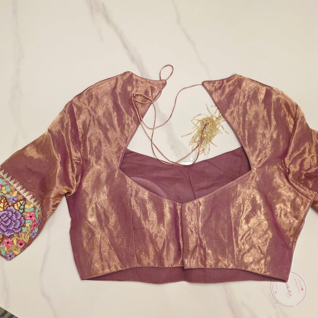 Reine Banaras Gold-Tissue-Sari mit Petitpoint-Stickerei