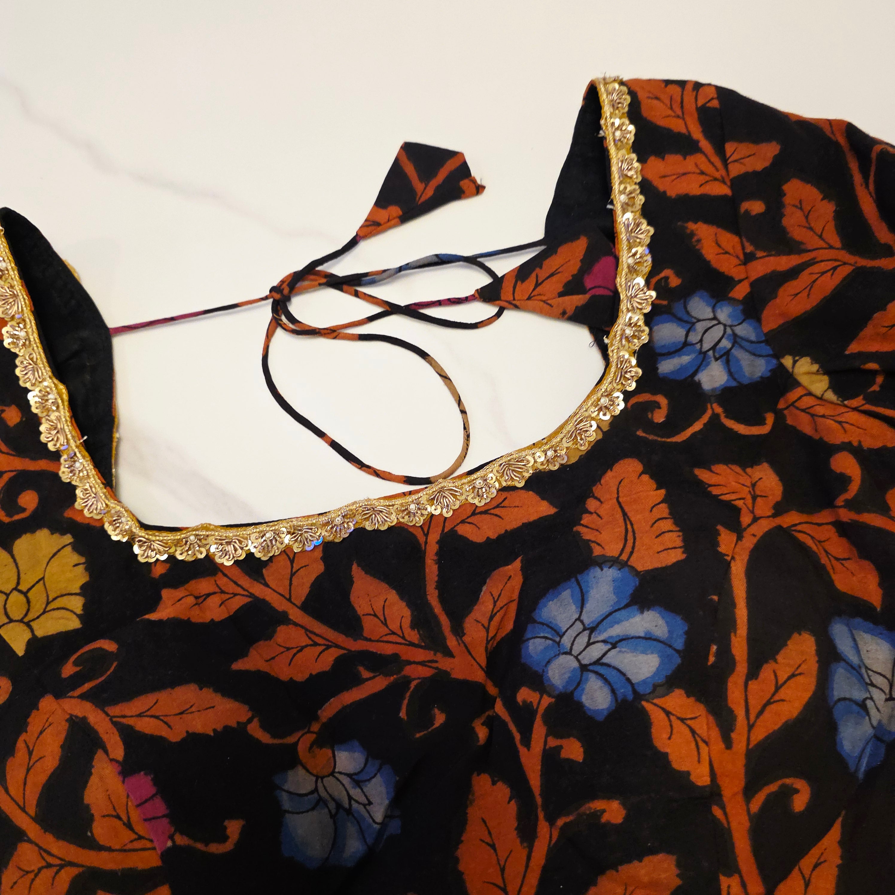 Hellgelbes, zähflüssiges Organza-Saree mit Kalamkari-Bluse