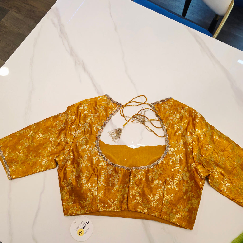 Grüner Musselin Jamdani Sari mit leuchtend gelber Pattu-Bluse