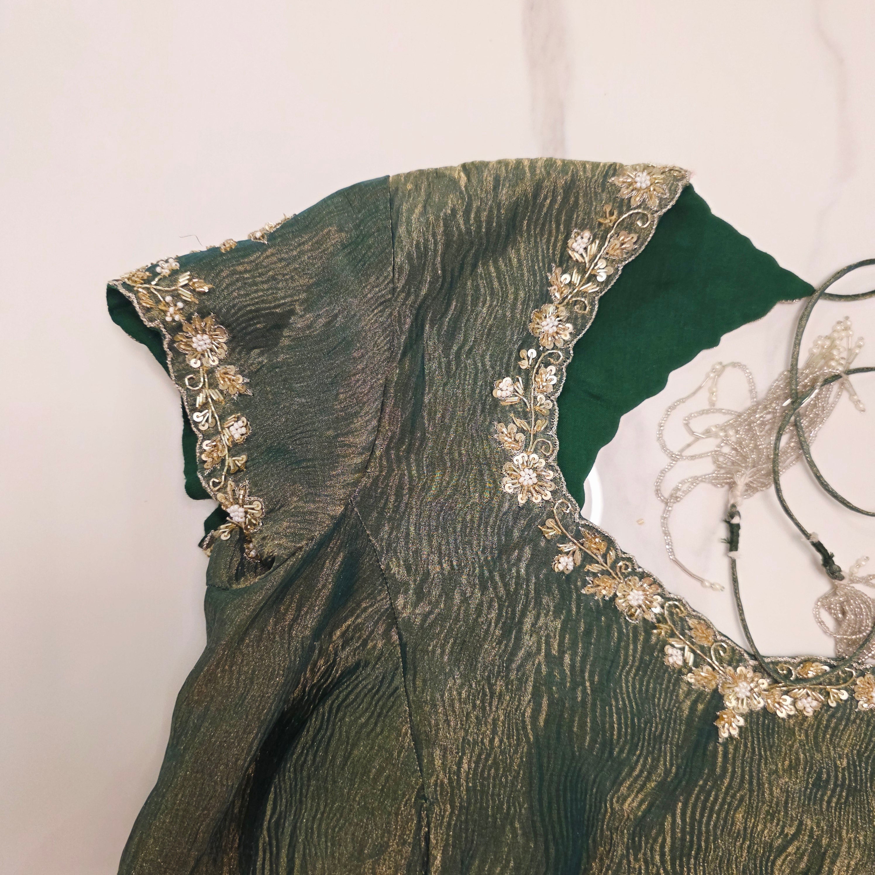 Milchweiß-grüner Brasso-Sari mit Crush-Maggam-Bluse