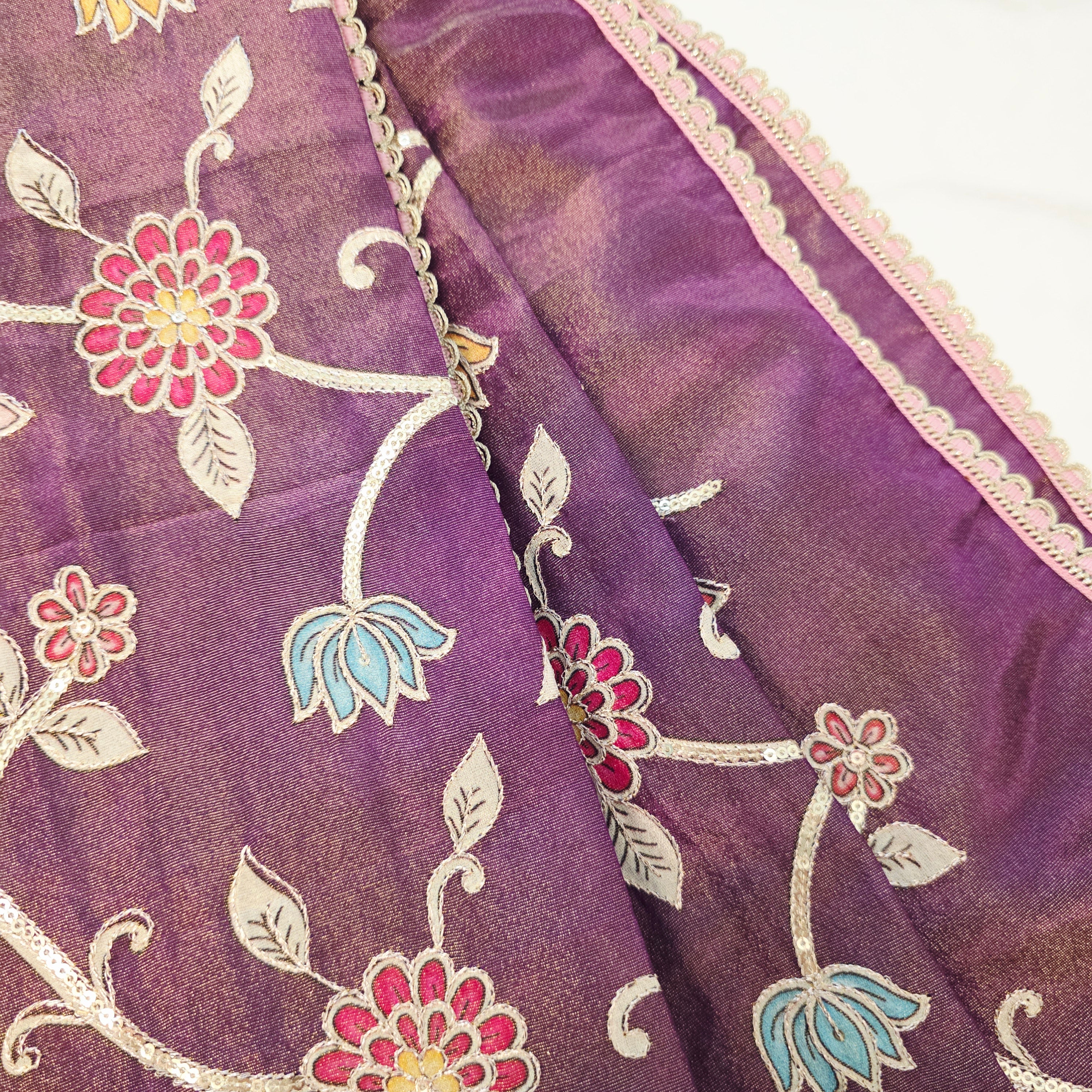 Violet Tissue Kalmkari Applikationsarbeit Saree mit Spitzenbluse