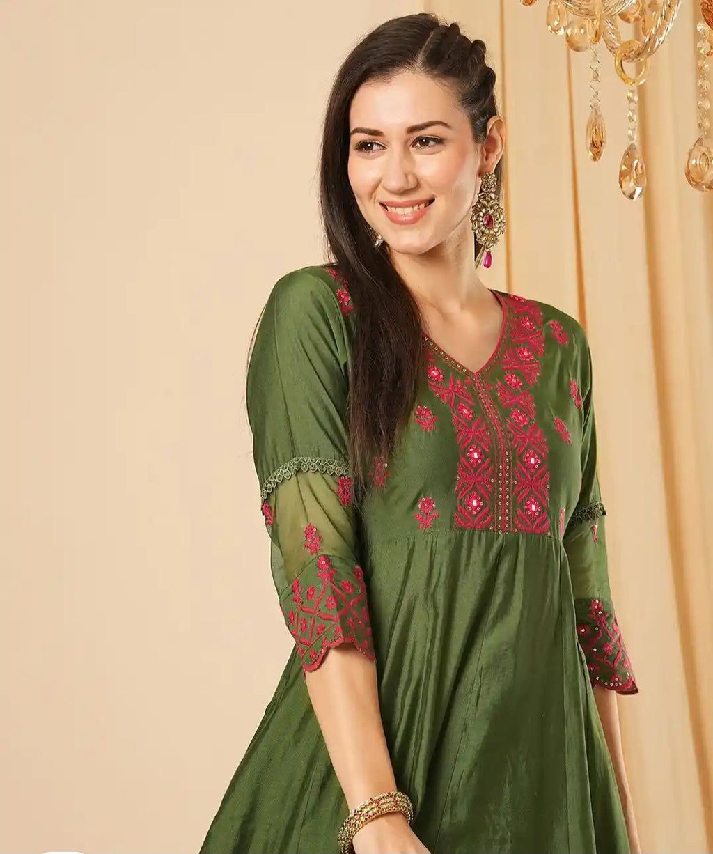 Reyavogue Women's Floral Embroided Sequin Kurta With Trousers
