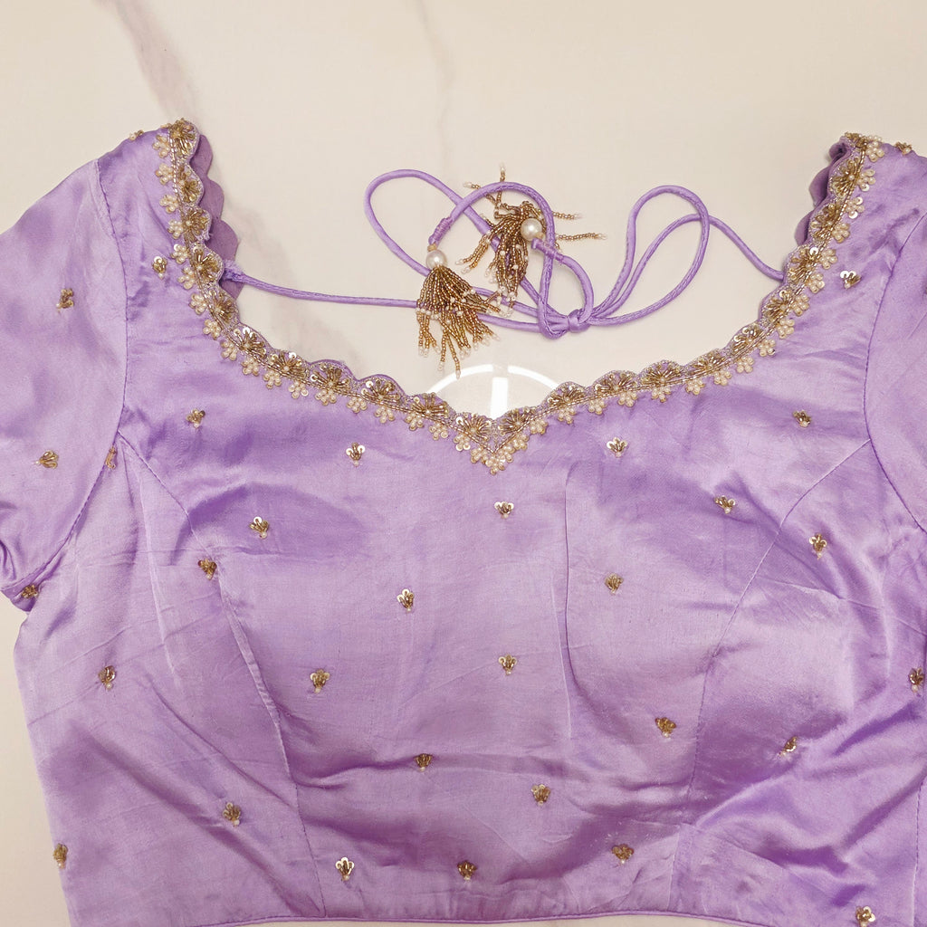 Lila Banarasi Mashru Seide mit wunderschöner Bluse