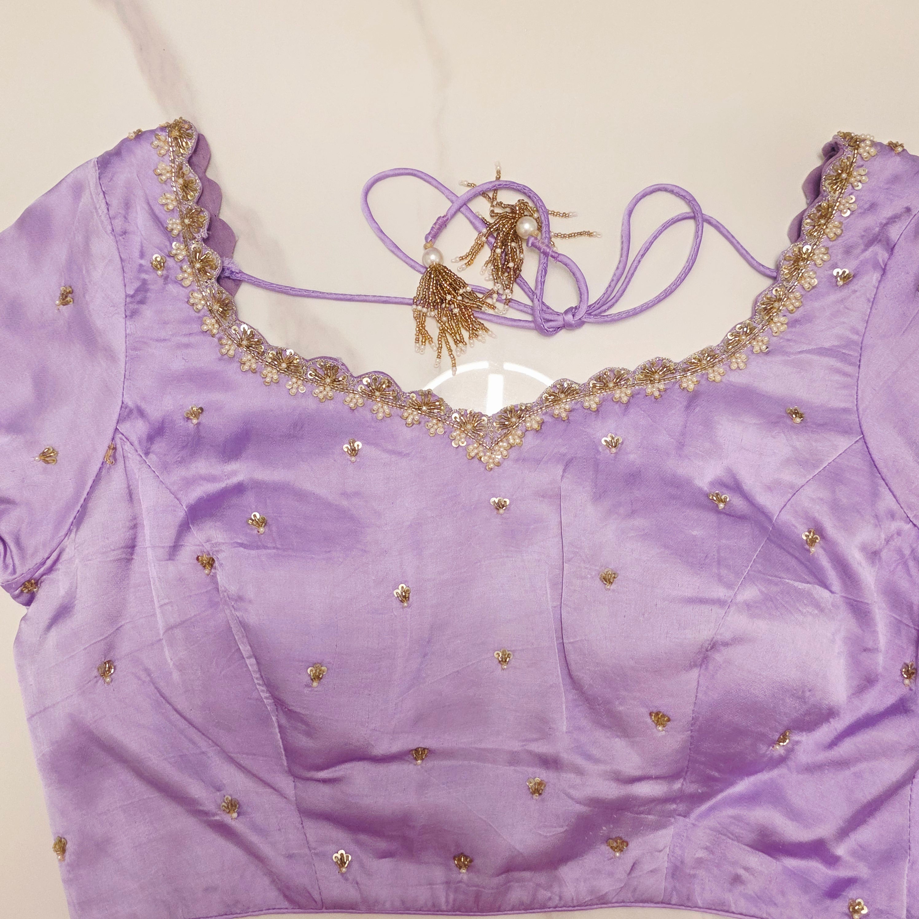 Lila Banarasi Mashru Seide mit wunderschöner Bluse