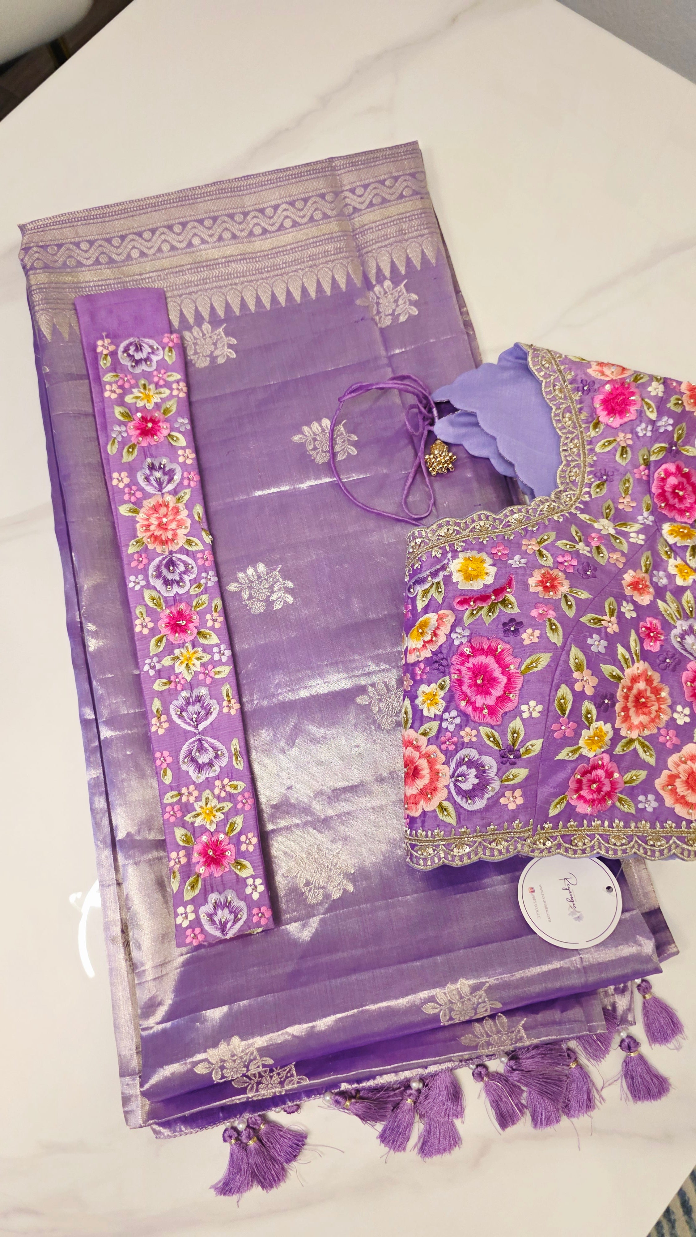 Lilafarbener reiner Kanchipattu-Sari mit Bluse und Gürtel