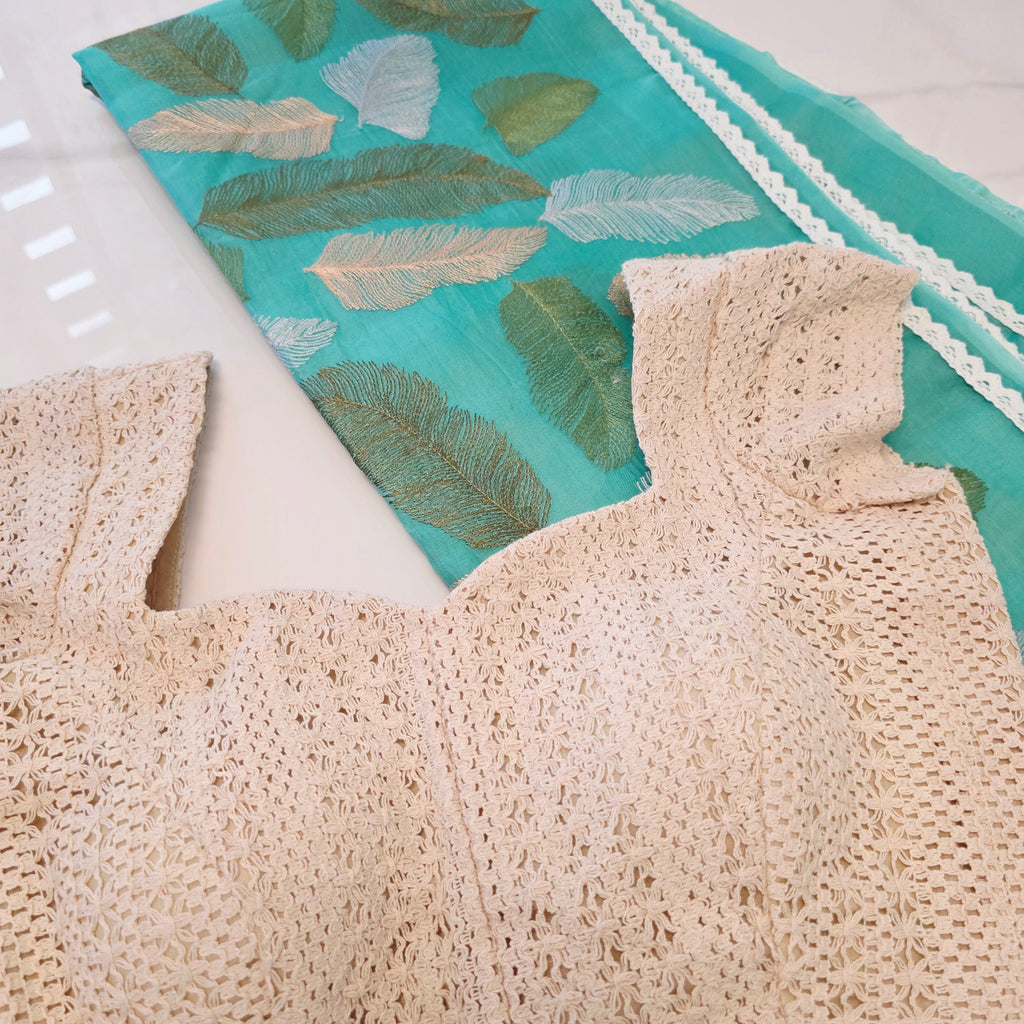 Petrolblaue Organza-Saree mit Blattstickerei