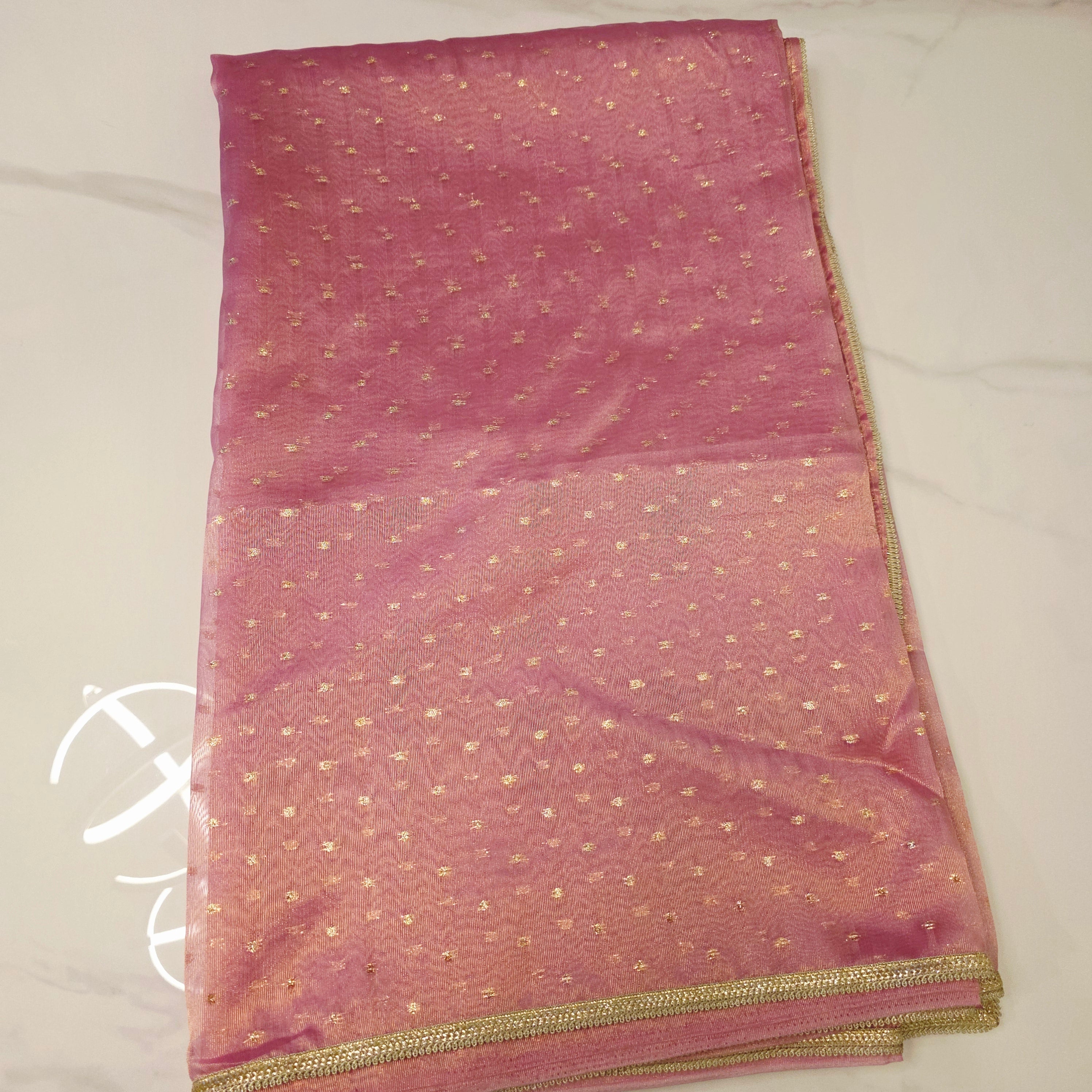 Damen Pink Falling Tissue Saree mit goldener Bluse