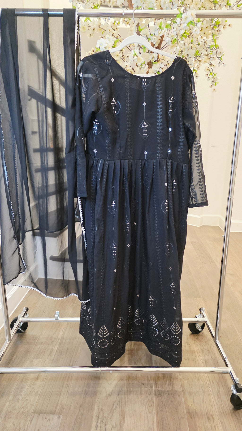 Damen-Kurti aus schwarzem Paillettenstoff für Partys mit Dupatta