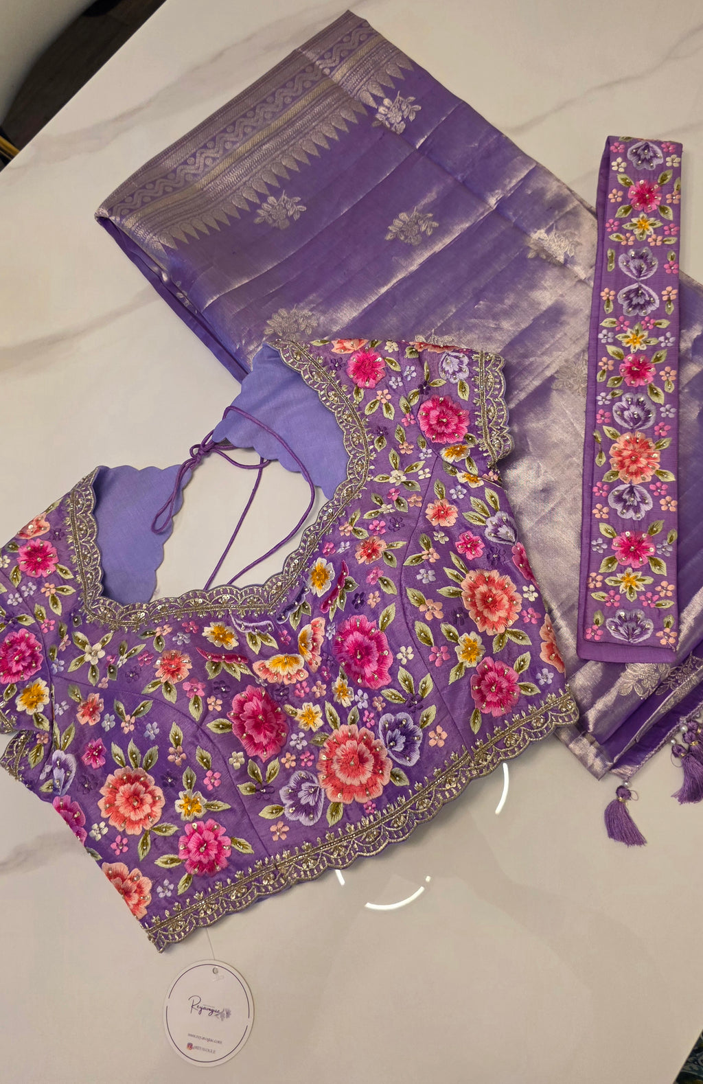 Lilafarbener reiner Kanchipattu-Sari mit Bluse und Gürtel