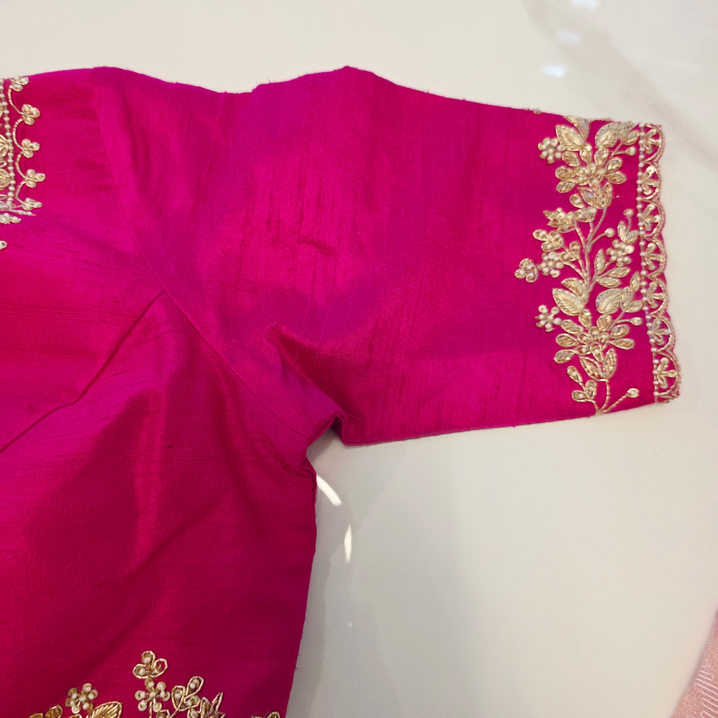 Reine Tissue Muslin Jamdani in Pink mit Designer-Hotpink-Bluse