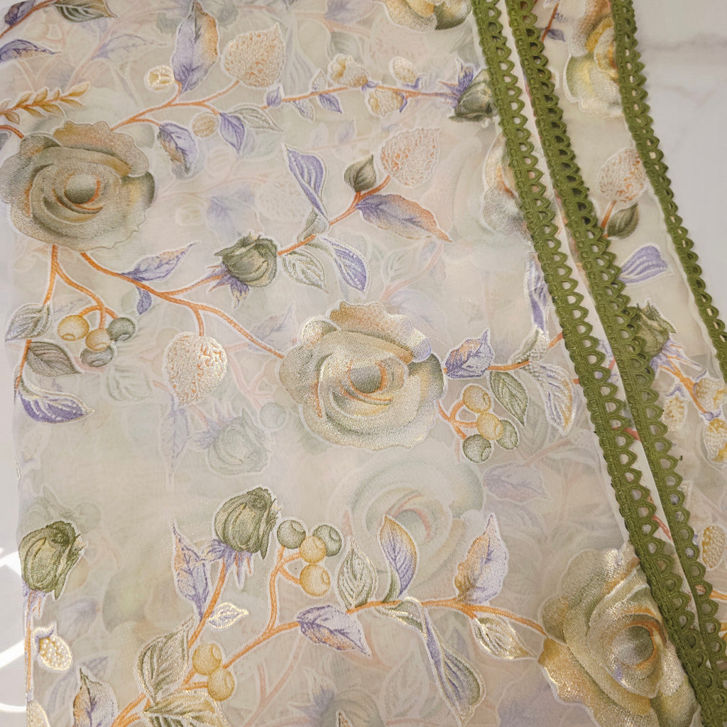 Milchweiß-grüner Brasso-Sari mit Crush-Maggam-Bluse