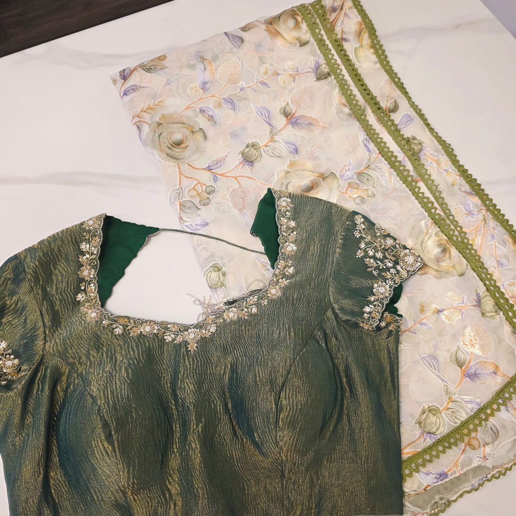 Milchweiß-grüner Brasso-Sari mit Crush-Maggam-Bluse