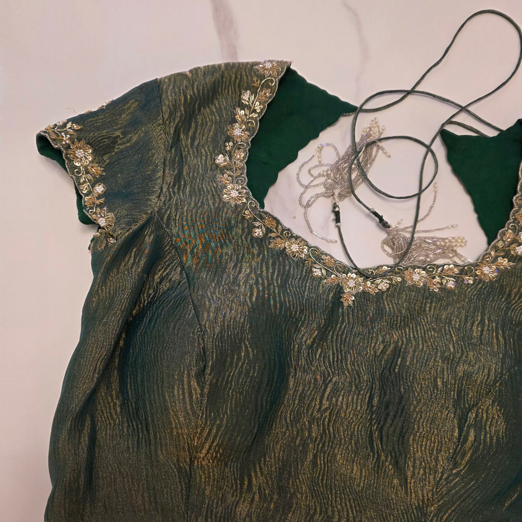 Milchweiß-grüner Brasso-Sari mit Crush-Maggam-Bluse