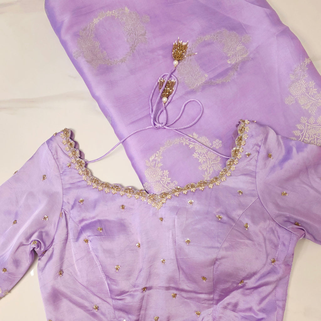 Lila Banarasi Mashru Seide mit wunderschöner Bluse