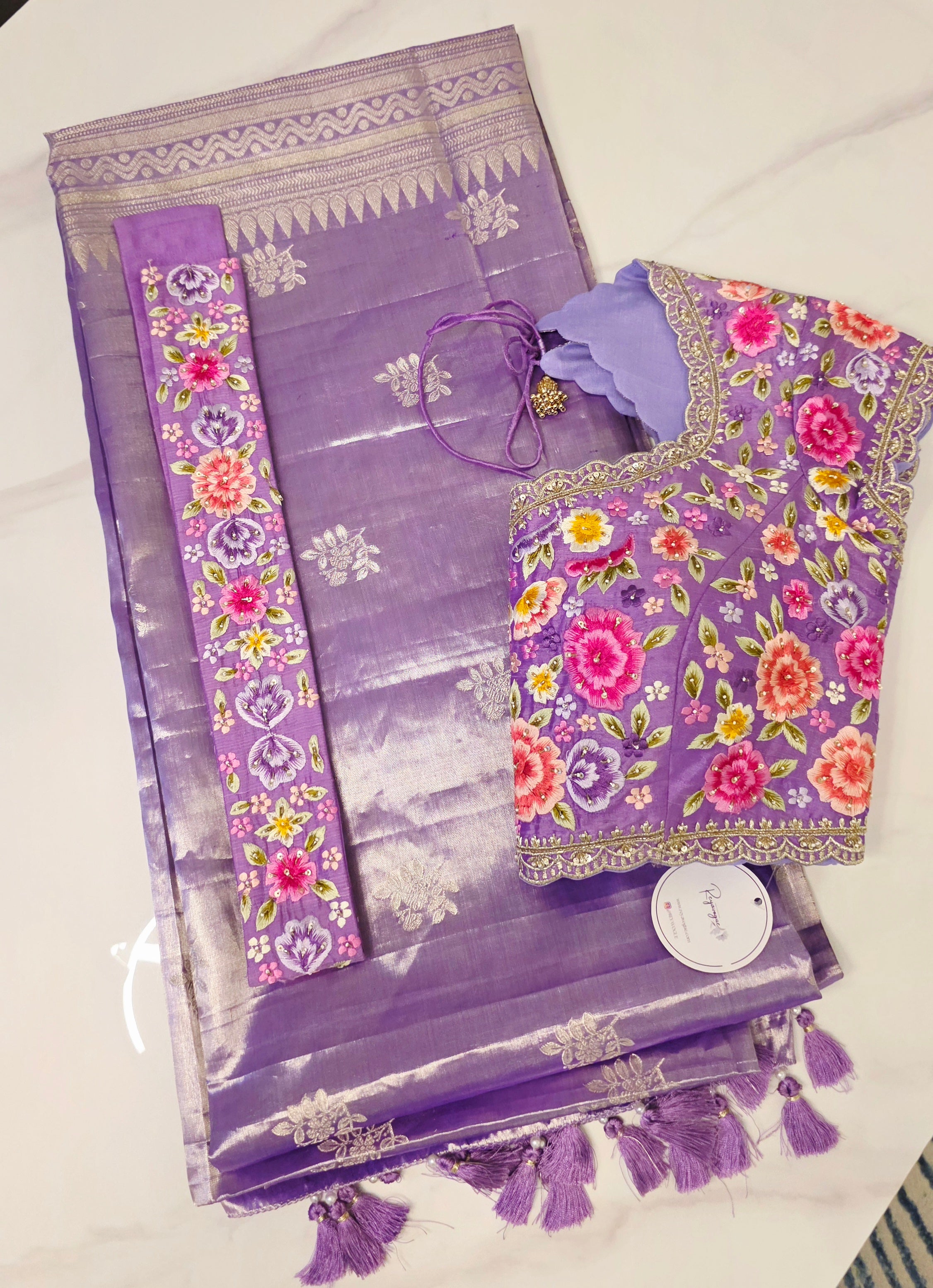 Lilafarbener reiner Kanchipattu-Sari mit Bluse und Gürtel