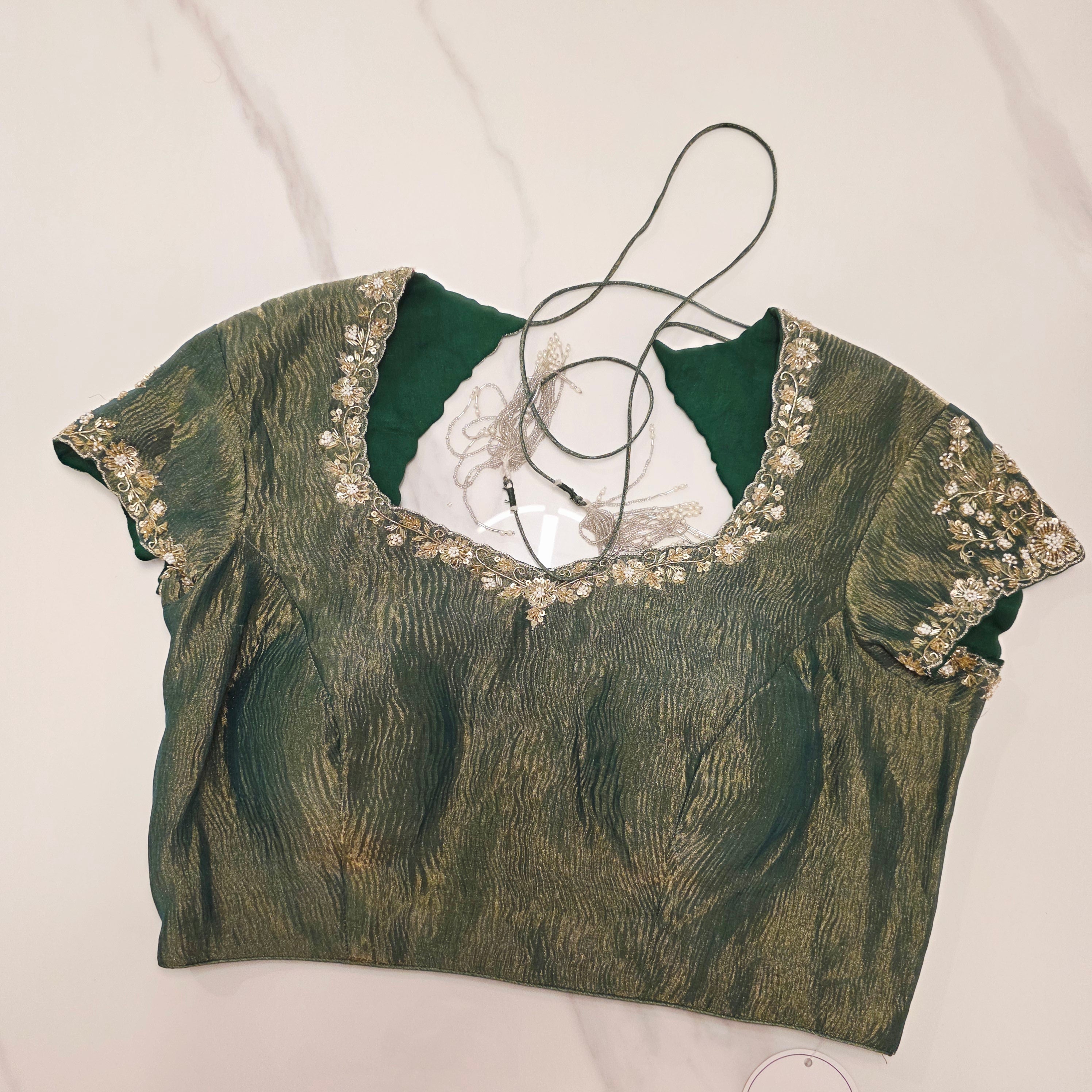 Milchweiß-grüner Brasso-Sari mit Crush-Maggam-Bluse