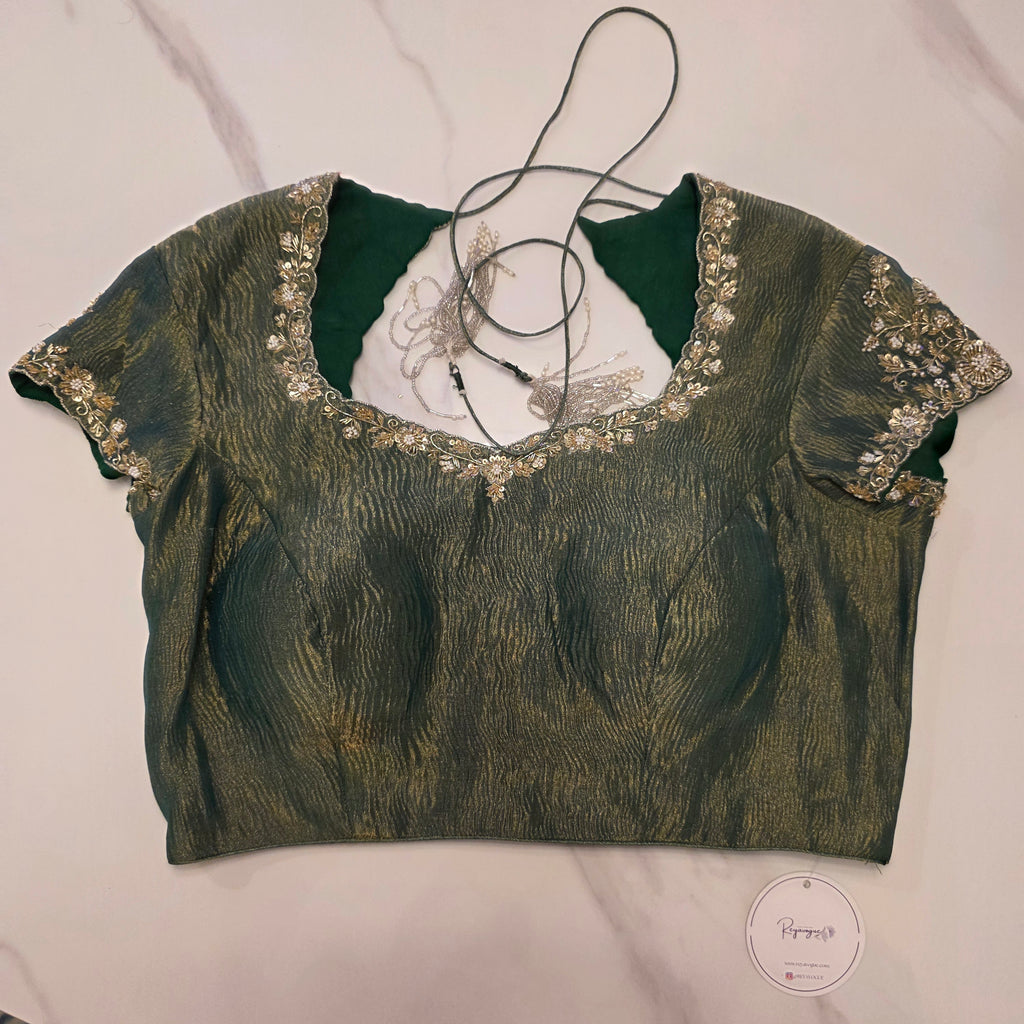 Milchweiß-grüner Brasso-Sari mit Crush-Maggam-Bluse