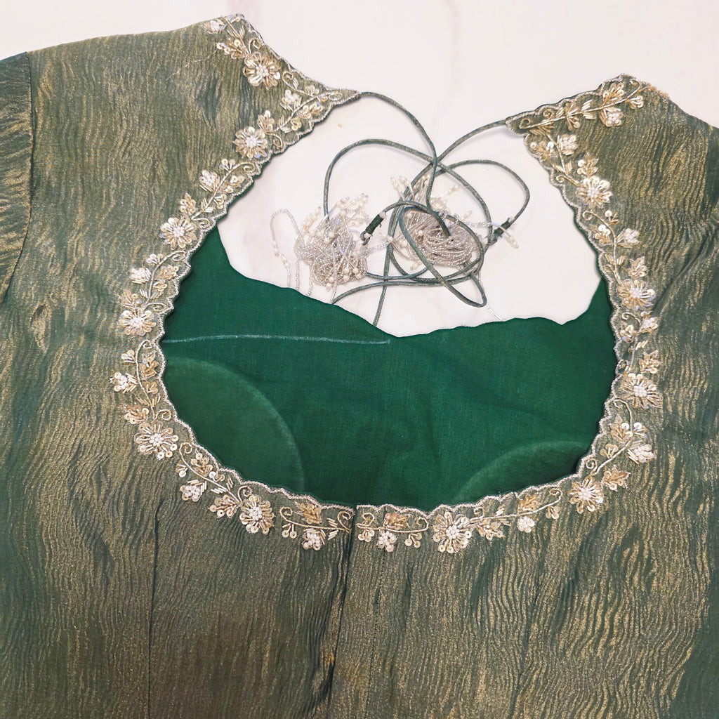 Milchweiß-grüner Brasso-Sari mit Crush-Maggam-Bluse