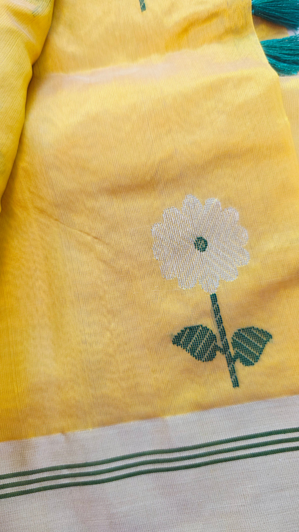Womens Pure Chanderi Tissue Saree With Paired with Bandini Blouse