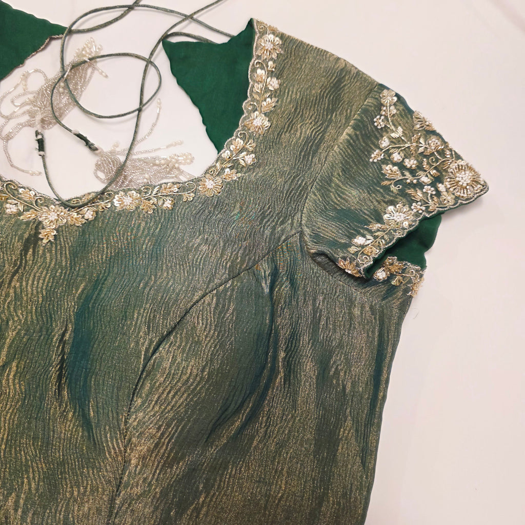 Milchweiß-grüner Brasso-Sari mit Crush-Maggam-Bluse