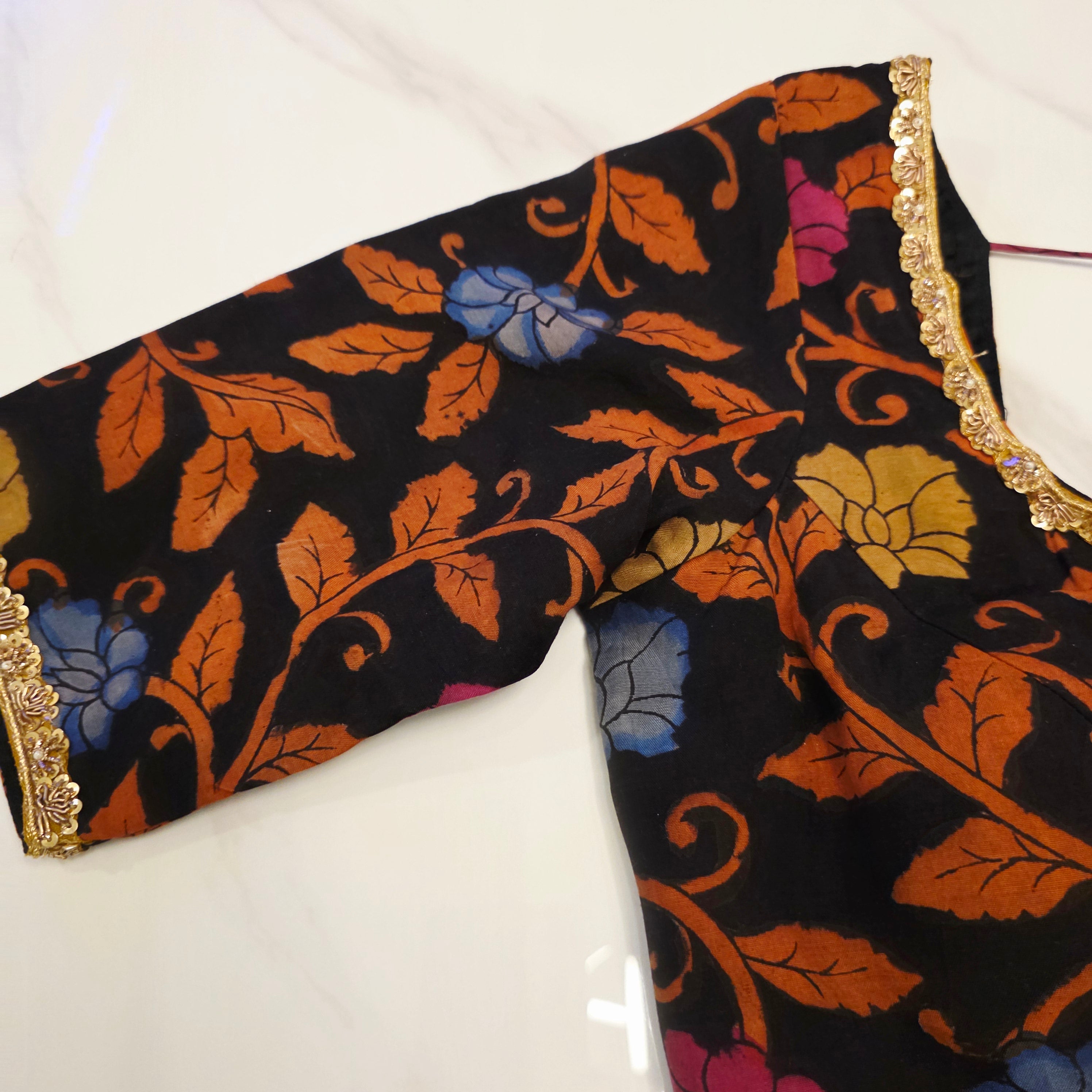 Hellgelbes, zähflüssiges Organza-Saree mit Kalamkari-Bluse