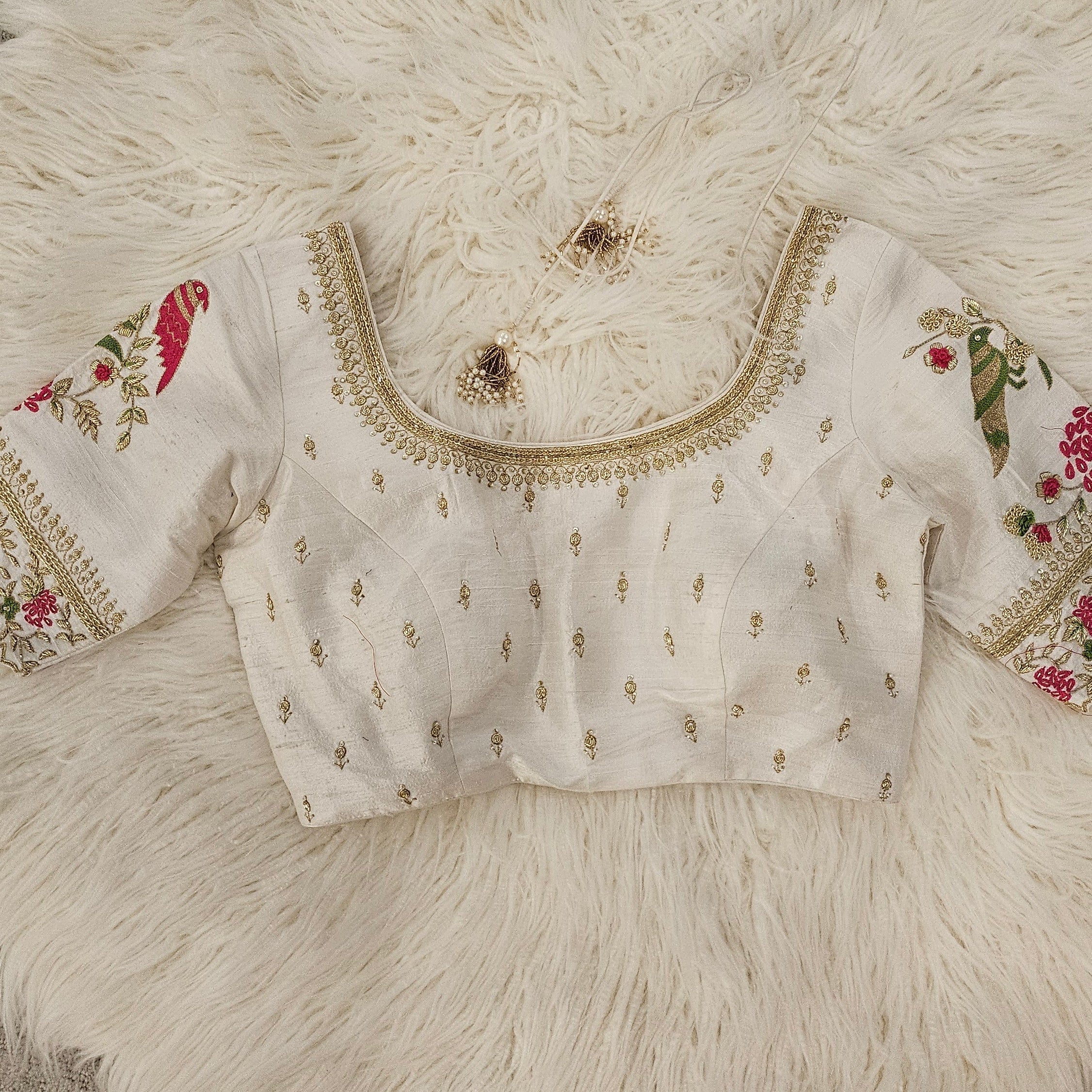 Pinkes Organza-Saree mit Blättern und Designer-Maggam-Arbeitsbluse