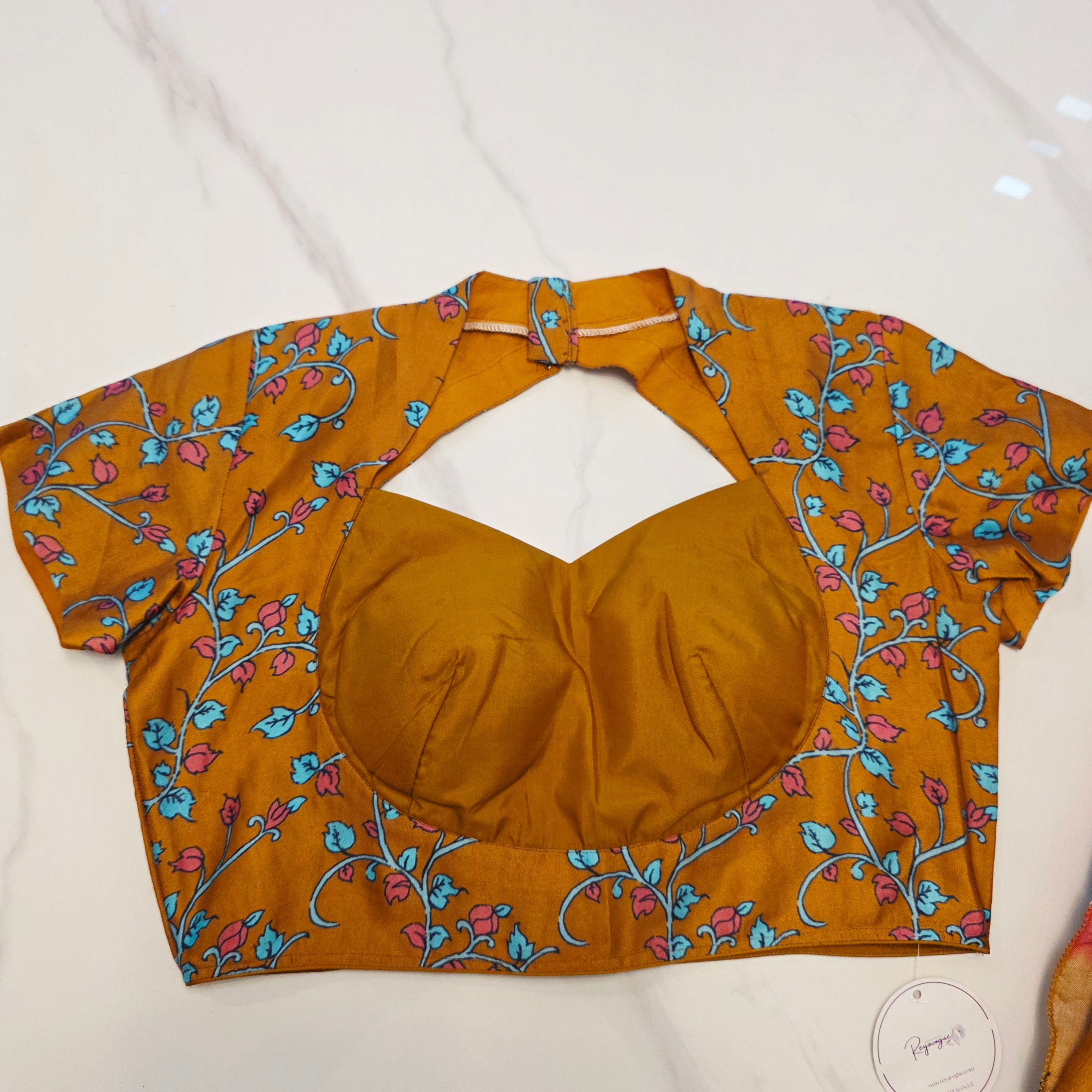 Rot und Senfgelb - Reine, weiche Premium Bandini-Sari mit Kalamkari-Bordüre und trendiger Bluse