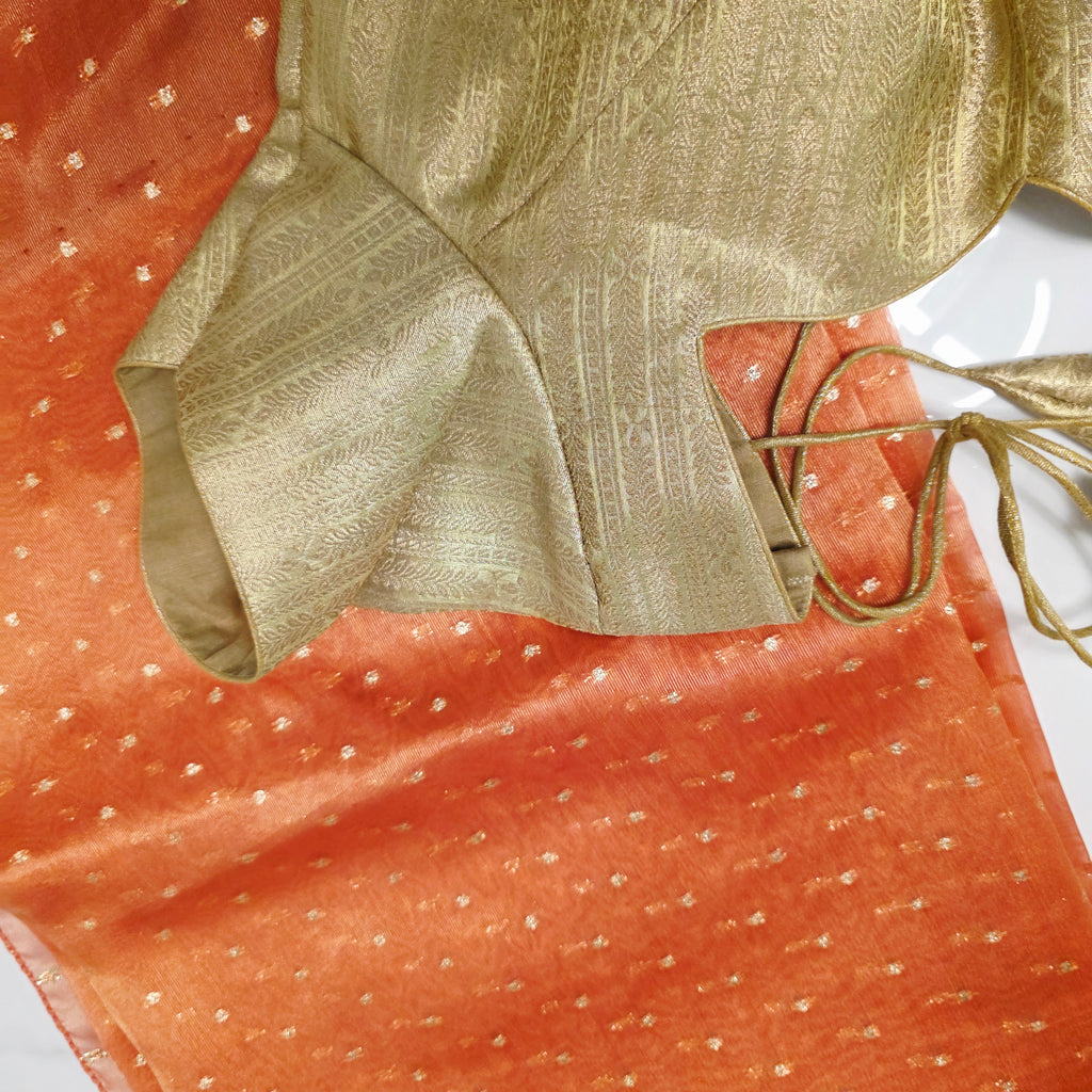 Damen Pink Falling Tissue Saree mit goldener Bluse