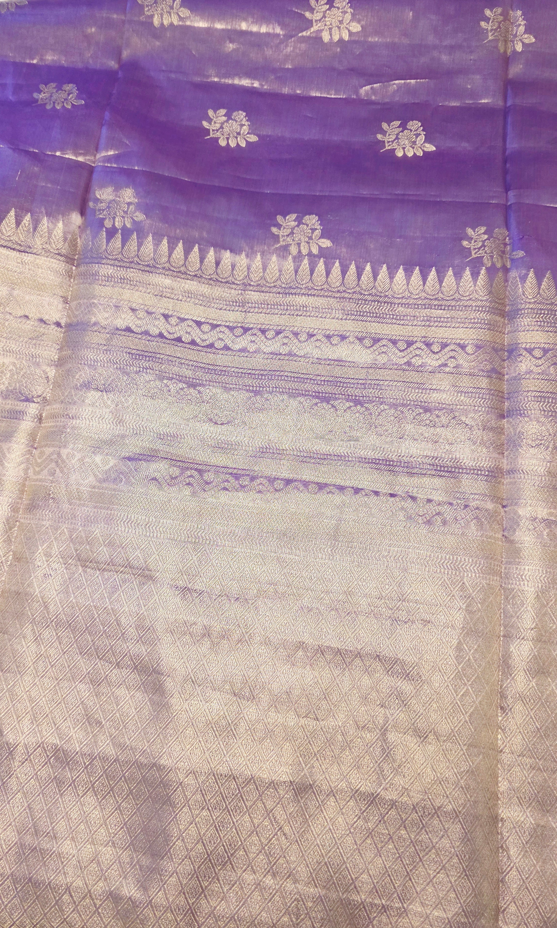 Lilafarbener reiner Kanchipattu-Sari mit Bluse und Gürtel