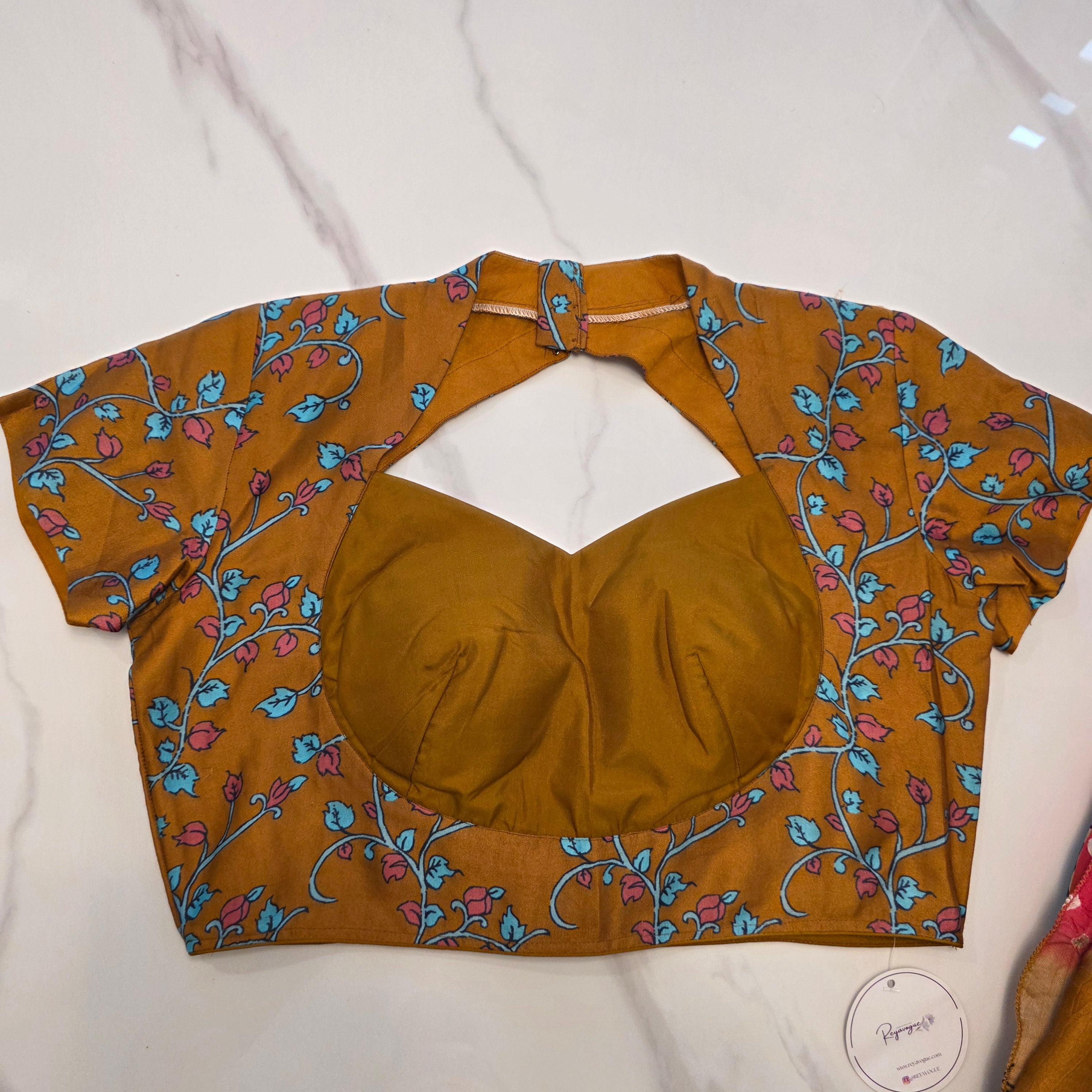 Rot und Senfgelb - Reine, weiche Premium Bandini-Sari mit Kalamkari-Bordüre und trendiger Bluse