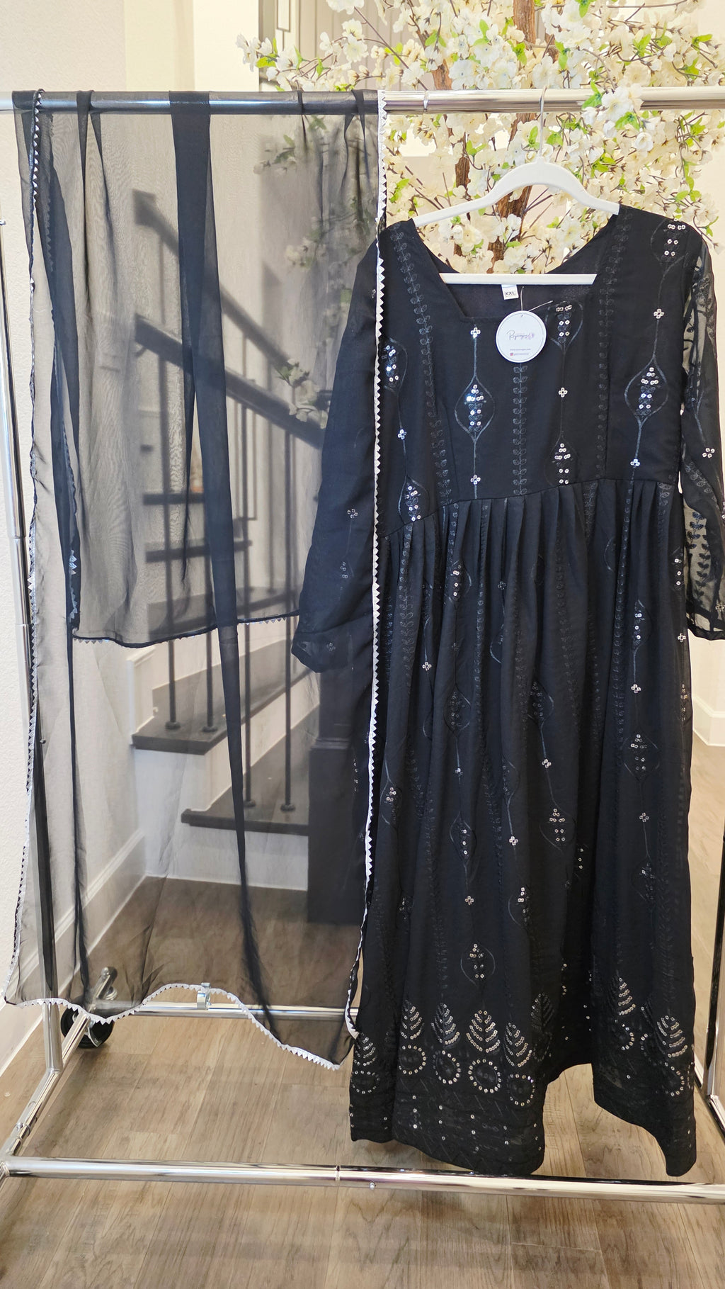 Damen-Kurti aus schwarzem Paillettenstoff für Partys mit Dupatta