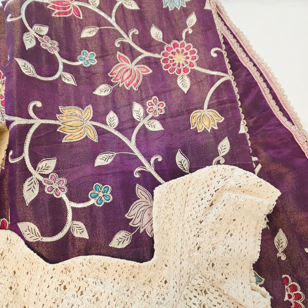 Violet Tissue Kalmkari Applikationsarbeit Saree mit Spitzenbluse
