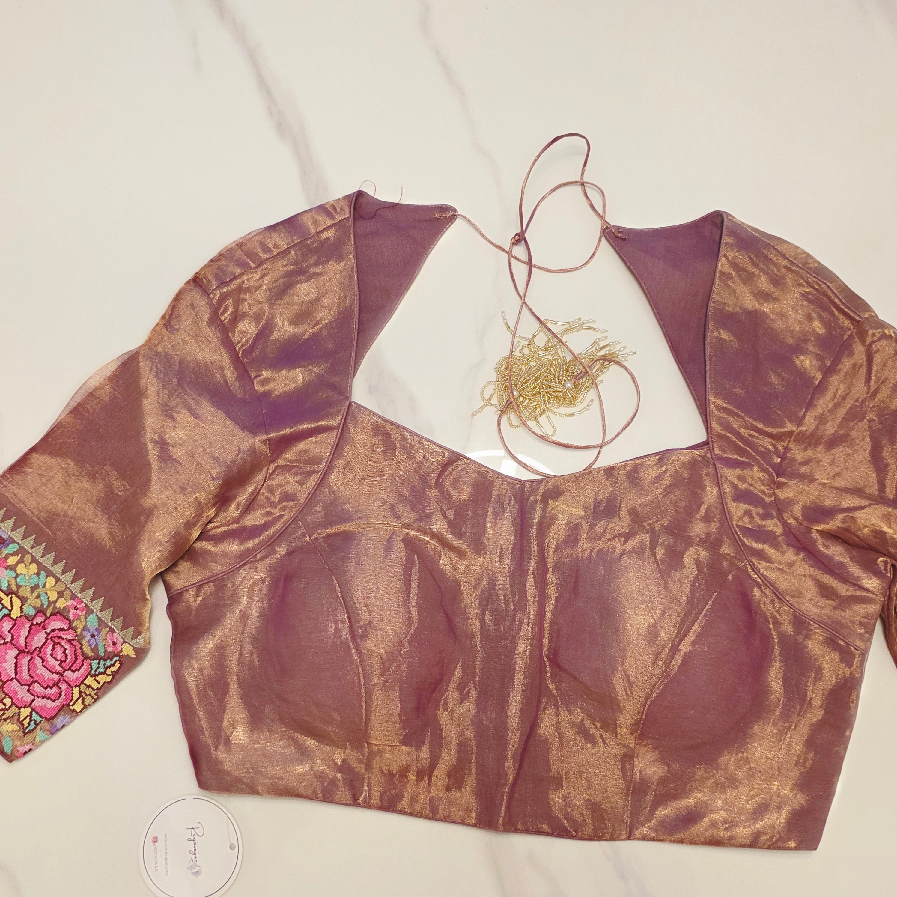 Reine Banaras Gold-Tissue-Sari mit Petitpoint-Stickerei