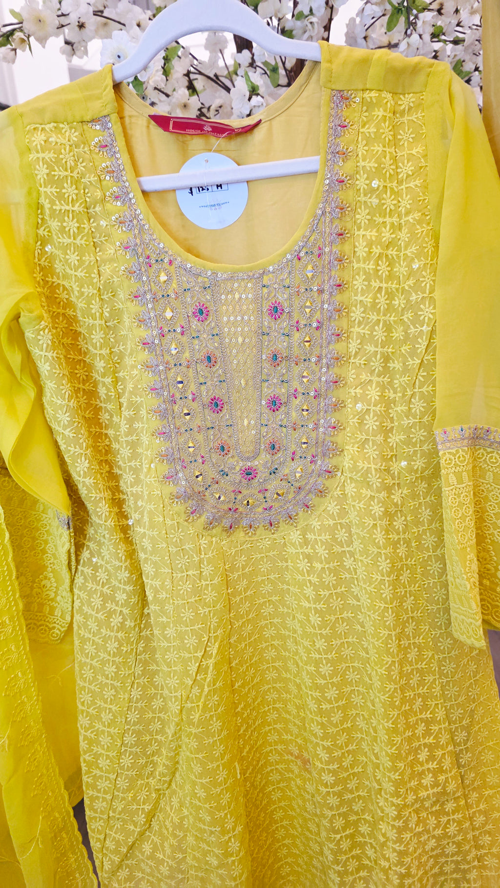 Damen Gelbes Chickenkari Pailletten Kurti / Anzug-Set mit Hose und Dupatta