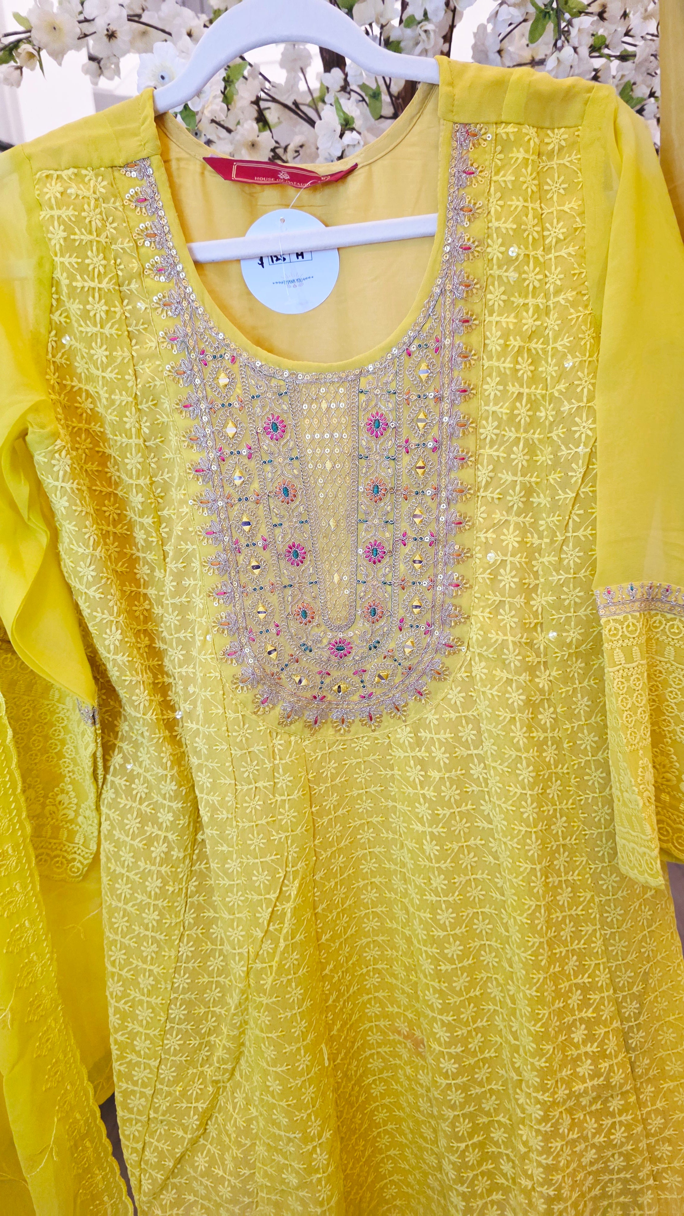 Damen Gelbes Chickenkari Pailletten Kurti / Anzug-Set mit Hose und Dupatta