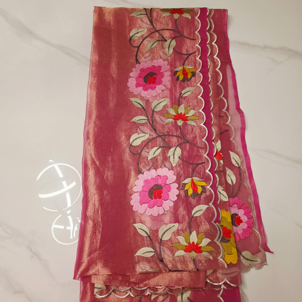 Rosa Banaras-Gewebe-Sari mit Blumenstickerei