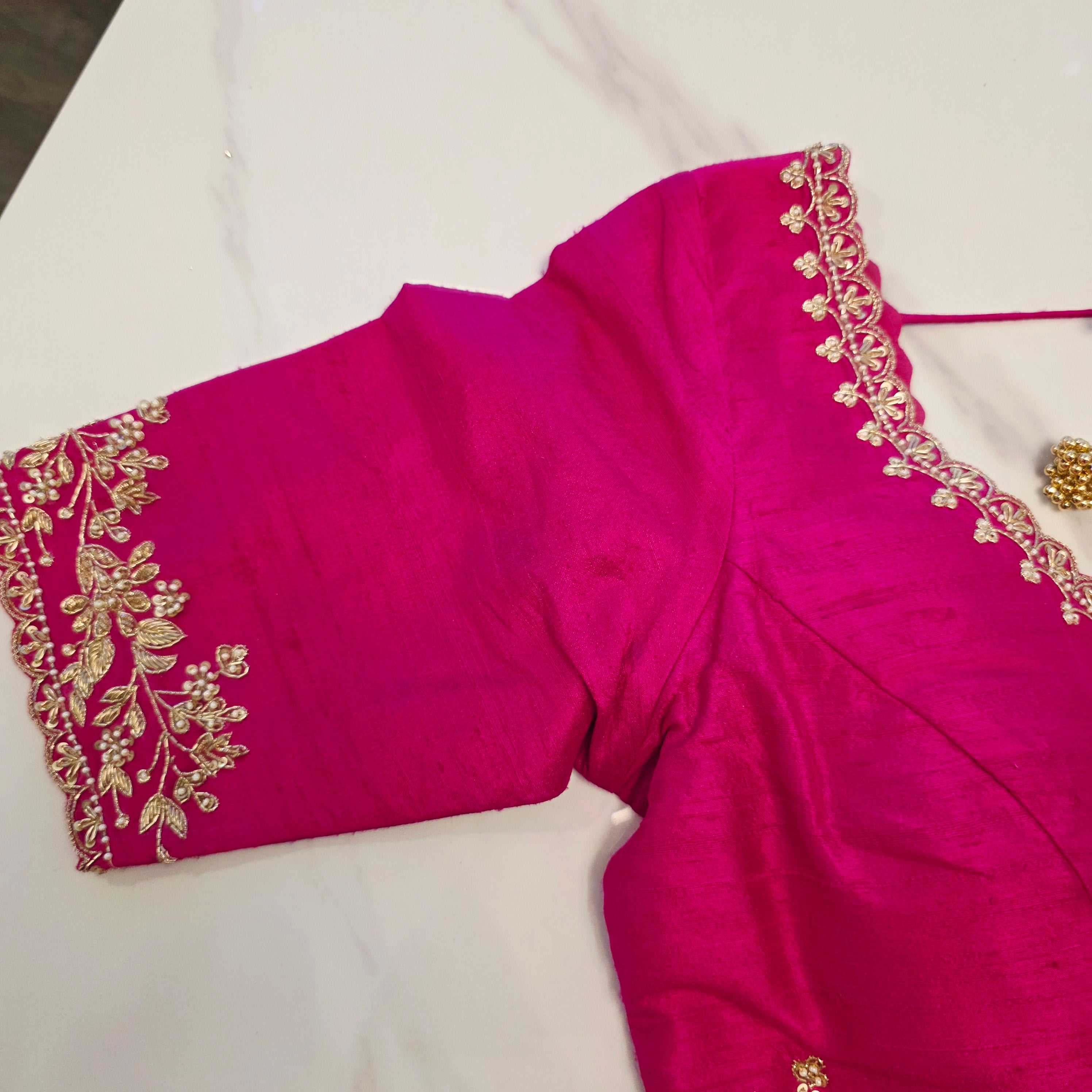 Reine Tissue Muslin Jamdani in Pink mit Designer-Hotpink-Bluse